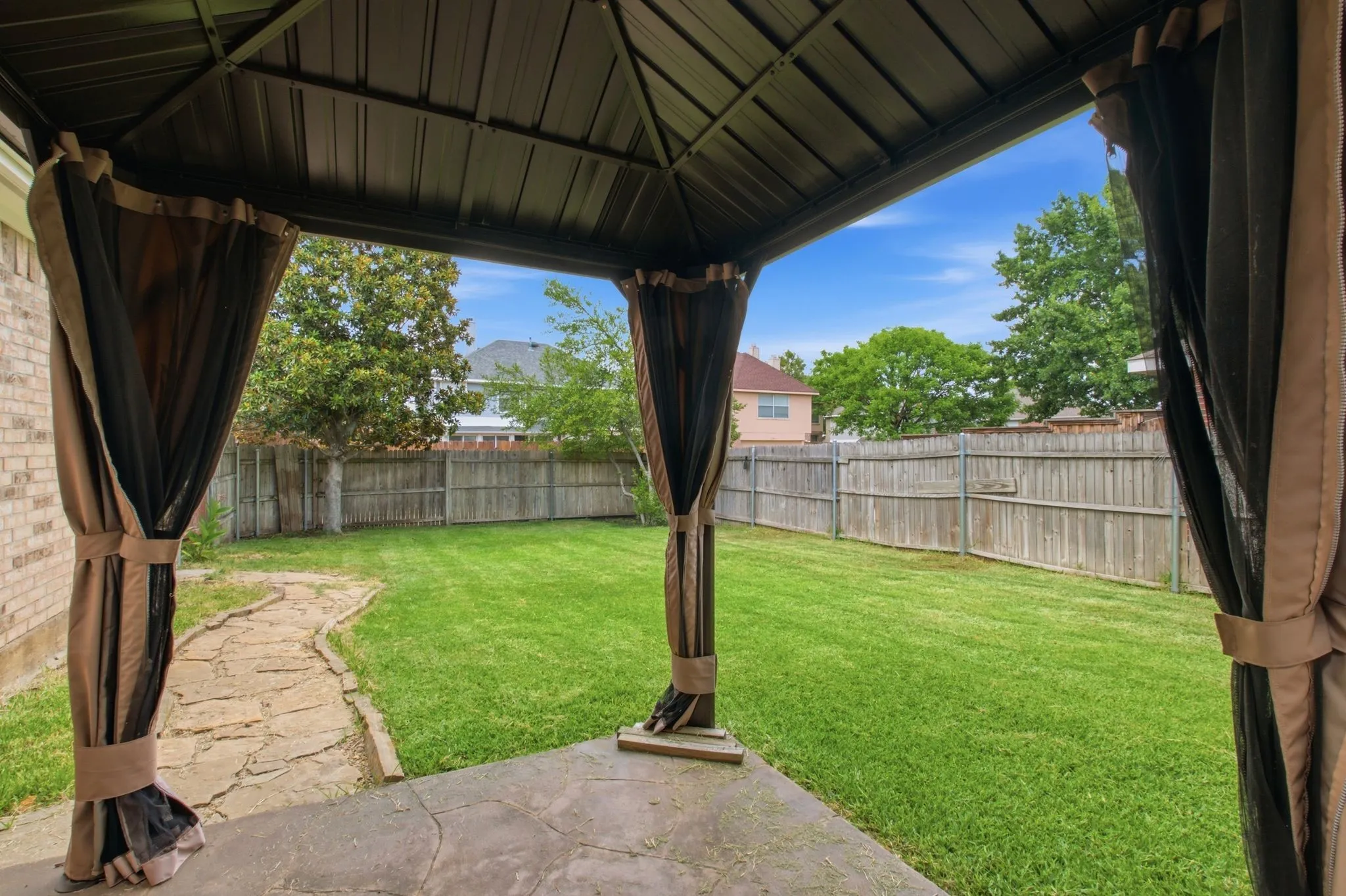 Single Family Residence For Sale in Collin County , 6308 Candletree Lane, Mc Kinney, Texas 75070, 4 Bedroom, 3 Bathroom, 2 Garage spaces, 2,442 Sqft, built in 2001, mls#21320829, Real Estate Agent in Mc Kinney, Homes For Sale in Collin county, Homes For Sale in Mc Kinney, Realtor in Mc Kinney Texas, Real Estate Brokerage Independent Realty Texas, Luminita Cordes Realtor