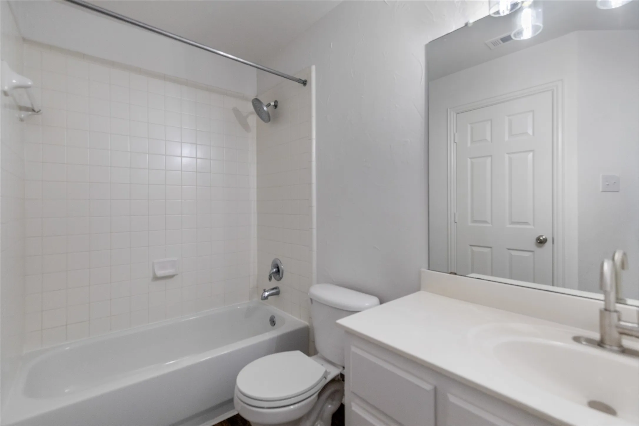 Single Family Residence For Sale in Tarrant County , 700 Crown Court, Keller, Texas 76248, 4 Bedroom, 4 Bathroom, 3 Garage spaces, 3,409 Sqft, built in 2002, mls#21320025, Real Estate Agent in Keller, Homes For Sale in Tarrant county, Homes For Sale in Keller, Realtor in Keller Texas, Real Estate Brokerage Independent Realty Texas, Luminita Cordes Realtor