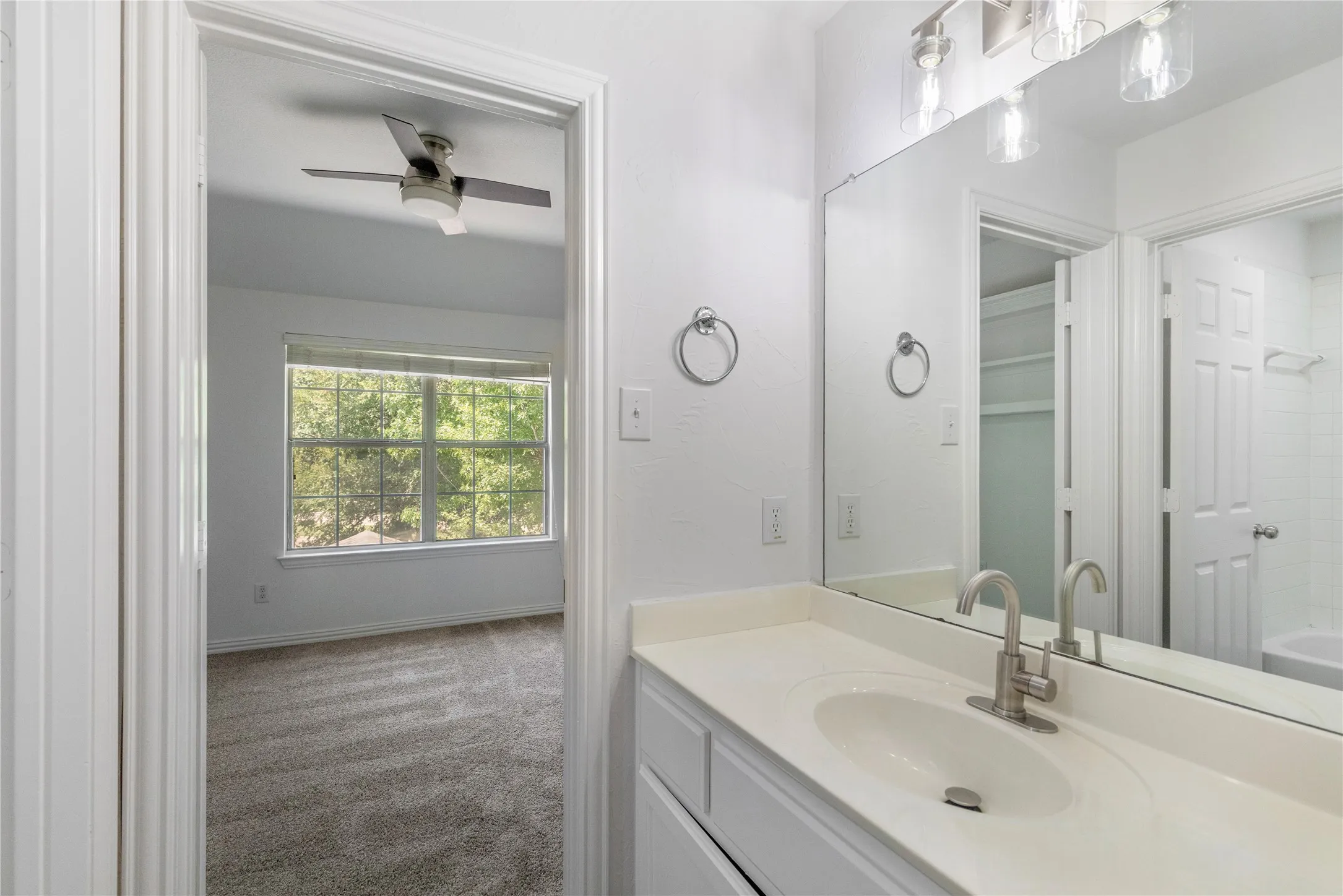 Single Family Residence For Sale in Tarrant County , 700 Crown Court, Keller, Texas 76248, 4 Bedroom, 4 Bathroom, 3 Garage spaces, 3,409 Sqft, built in 2002, mls#21320025, Real Estate Agent in Keller, Homes For Sale in Tarrant county, Homes For Sale in Keller, Realtor in Keller Texas, Real Estate Brokerage Independent Realty Texas, Luminita Cordes Realtor