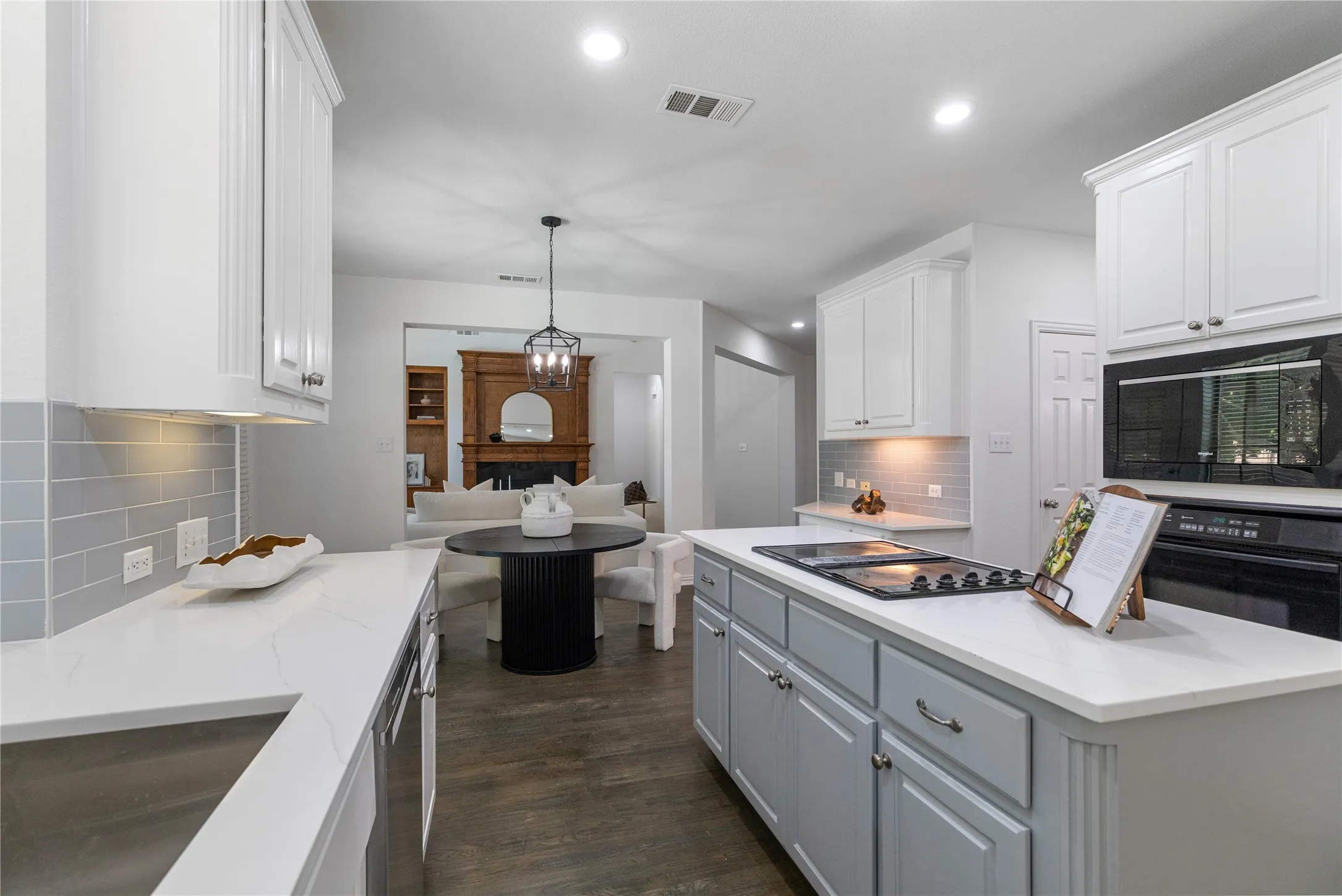 Single Family Residence For Sale in Tarrant County , 700 Crown Court, Keller, Texas 76248, 4 Bedroom, 4 Bathroom, 3 Garage spaces, 3,409 Sqft, built in 2002, mls#21320025, Real Estate Agent in Keller, Homes For Sale in Tarrant county, Homes For Sale in Keller, Realtor in Keller Texas, Real Estate Brokerage Independent Realty Texas, Luminita Cordes Realtor