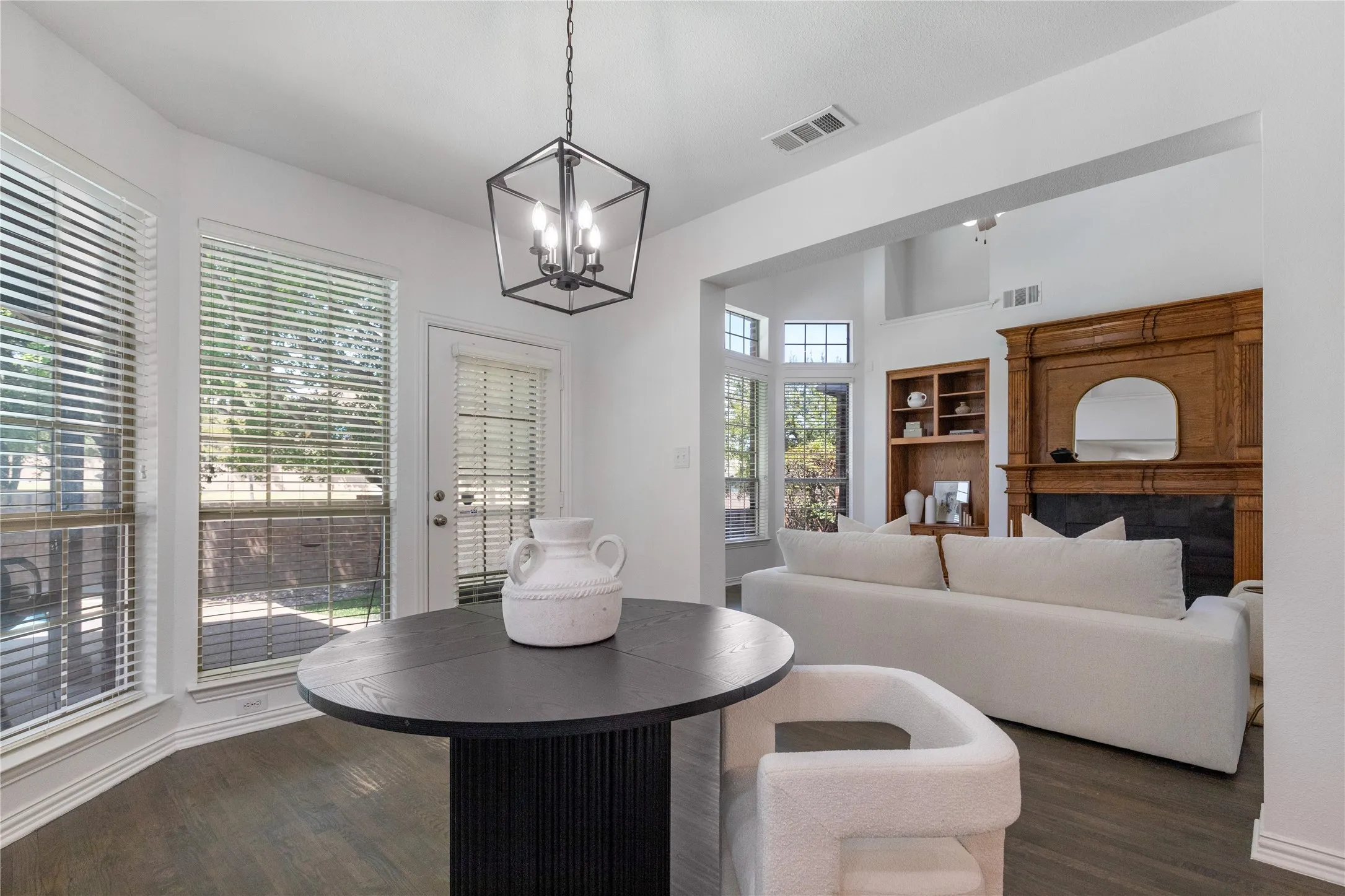 Single Family Residence For Sale in Tarrant County , 700 Crown Court, Keller, Texas 76248, 4 Bedroom, 4 Bathroom, 3 Garage spaces, 3,409 Sqft, built in 2002, mls#21320025, Real Estate Agent in Keller, Homes For Sale in Tarrant county, Homes For Sale in Keller, Realtor in Keller Texas, Real Estate Brokerage Independent Realty Texas, Luminita Cordes Realtor