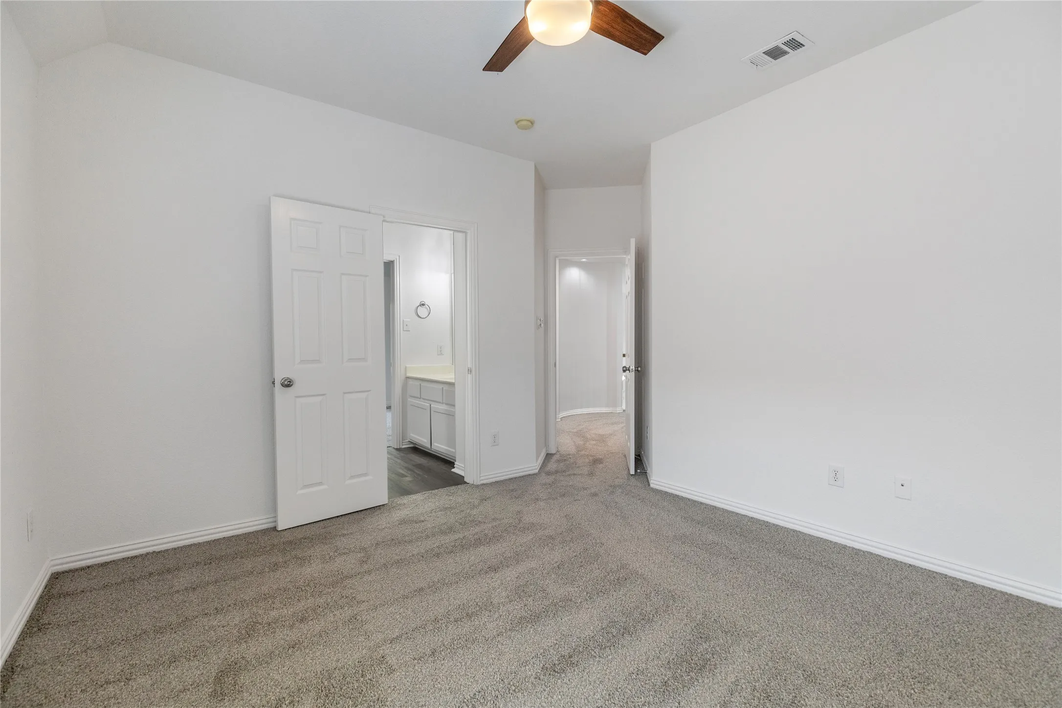 Single Family Residence For Sale in Tarrant County , 700 Crown Court, Keller, Texas 76248, 4 Bedroom, 4 Bathroom, 3 Garage spaces, 3,409 Sqft, built in 2002, mls#21320025, Real Estate Agent in Keller, Homes For Sale in Tarrant county, Homes For Sale in Keller, Realtor in Keller Texas, Real Estate Brokerage Independent Realty Texas, Luminita Cordes Realtor