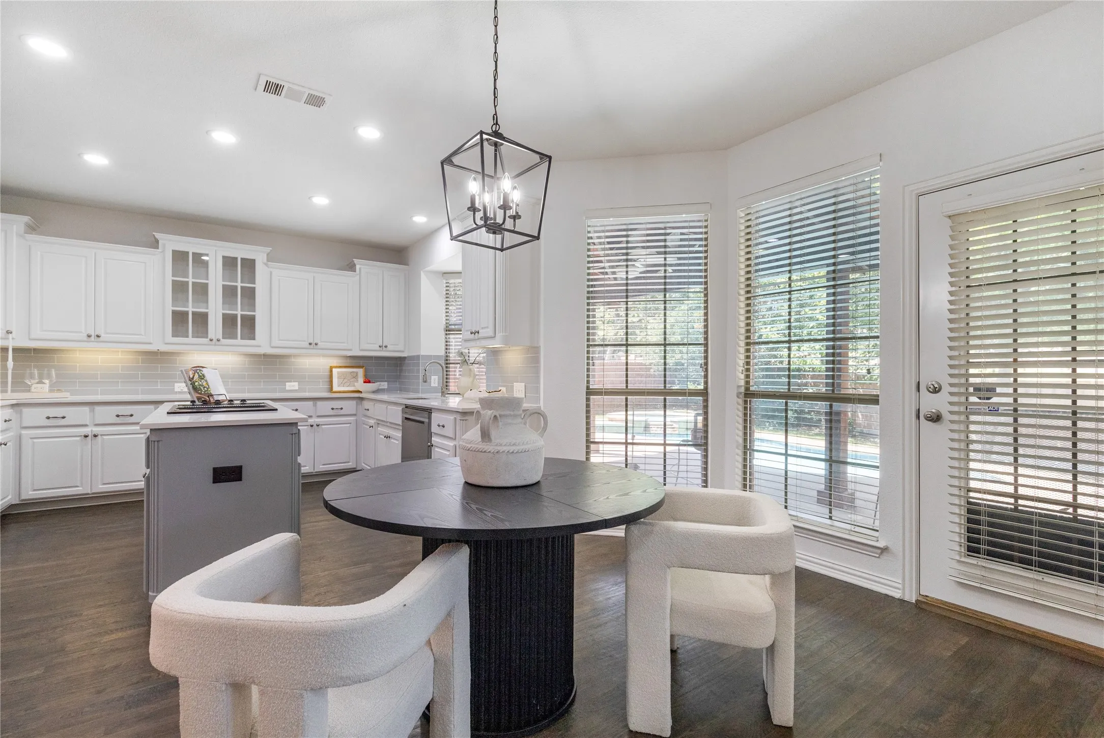 Single Family Residence For Sale in Tarrant County , 700 Crown Court, Keller, Texas 76248, 4 Bedroom, 4 Bathroom, 3 Garage spaces, 3,409 Sqft, built in 2002, mls#21320025, Real Estate Agent in Keller, Homes For Sale in Tarrant county, Homes For Sale in Keller, Realtor in Keller Texas, Real Estate Brokerage Independent Realty Texas, Luminita Cordes Realtor
