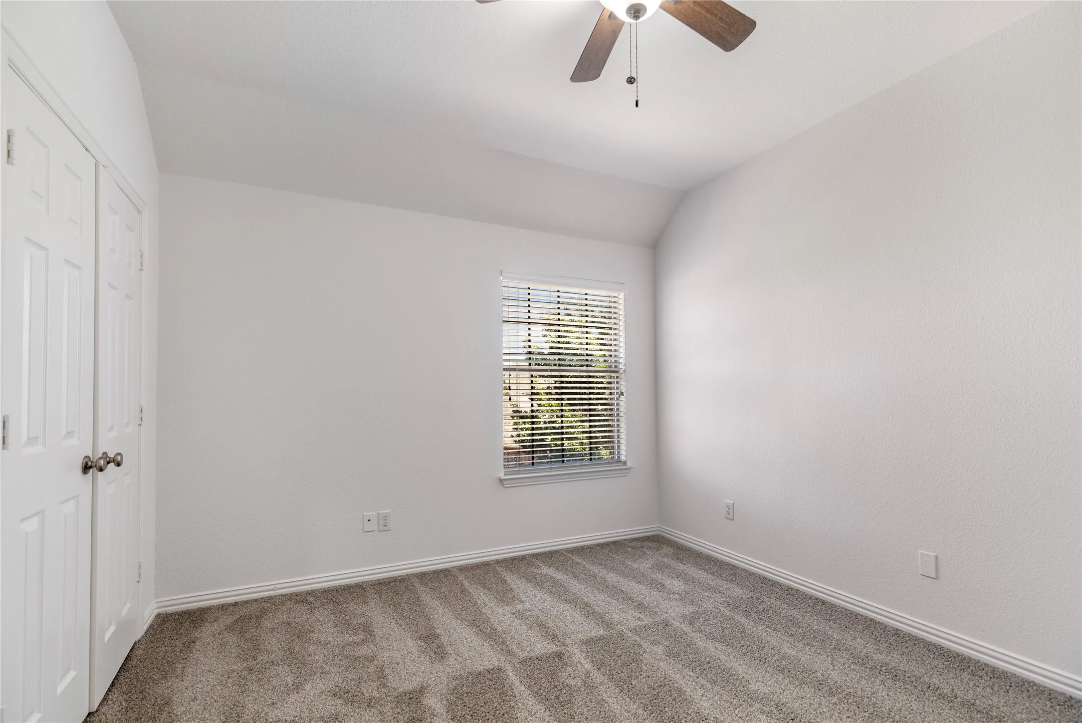 Single Family Residence For Sale in Tarrant County , 700 Crown Court, Keller, Texas 76248, 4 Bedroom, 4 Bathroom, 3 Garage spaces, 3,409 Sqft, built in 2002, mls#21320025, Real Estate Agent in Keller, Homes For Sale in Tarrant county, Homes For Sale in Keller, Realtor in Keller Texas, Real Estate Brokerage Independent Realty Texas, Luminita Cordes Realtor