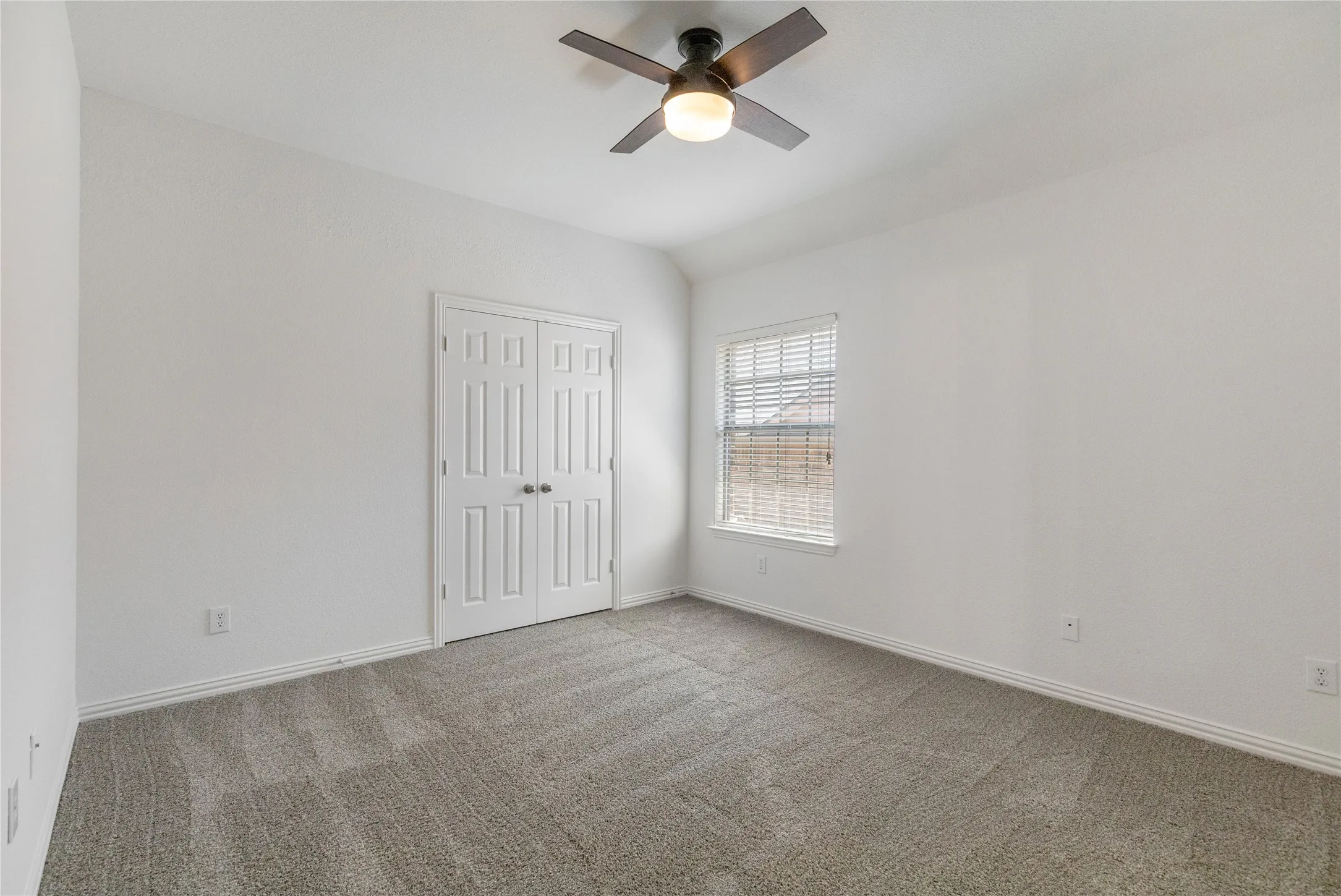 Single Family Residence For Sale in Tarrant County , 700 Crown Court, Keller, Texas 76248, 4 Bedroom, 4 Bathroom, 3 Garage spaces, 3,409 Sqft, built in 2002, mls#21320025, Real Estate Agent in Keller, Homes For Sale in Tarrant county, Homes For Sale in Keller, Realtor in Keller Texas, Real Estate Brokerage Independent Realty Texas, Luminita Cordes Realtor