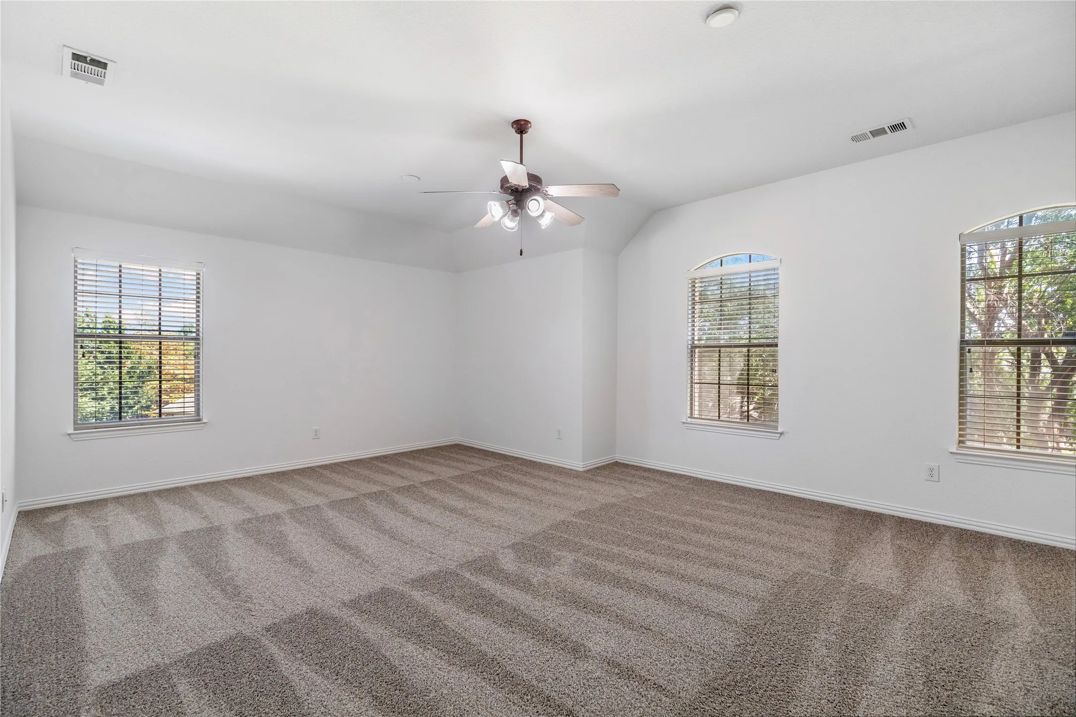 Single Family Residence For Sale in Tarrant County , 700 Crown Court, Keller, Texas 76248, 4 Bedroom, 4 Bathroom, 3 Garage spaces, 3,409 Sqft, built in 2002, mls#21320025, Real Estate Agent in Keller, Homes For Sale in Tarrant county, Homes For Sale in Keller, Realtor in Keller Texas, Real Estate Brokerage Independent Realty Texas, Luminita Cordes Realtor