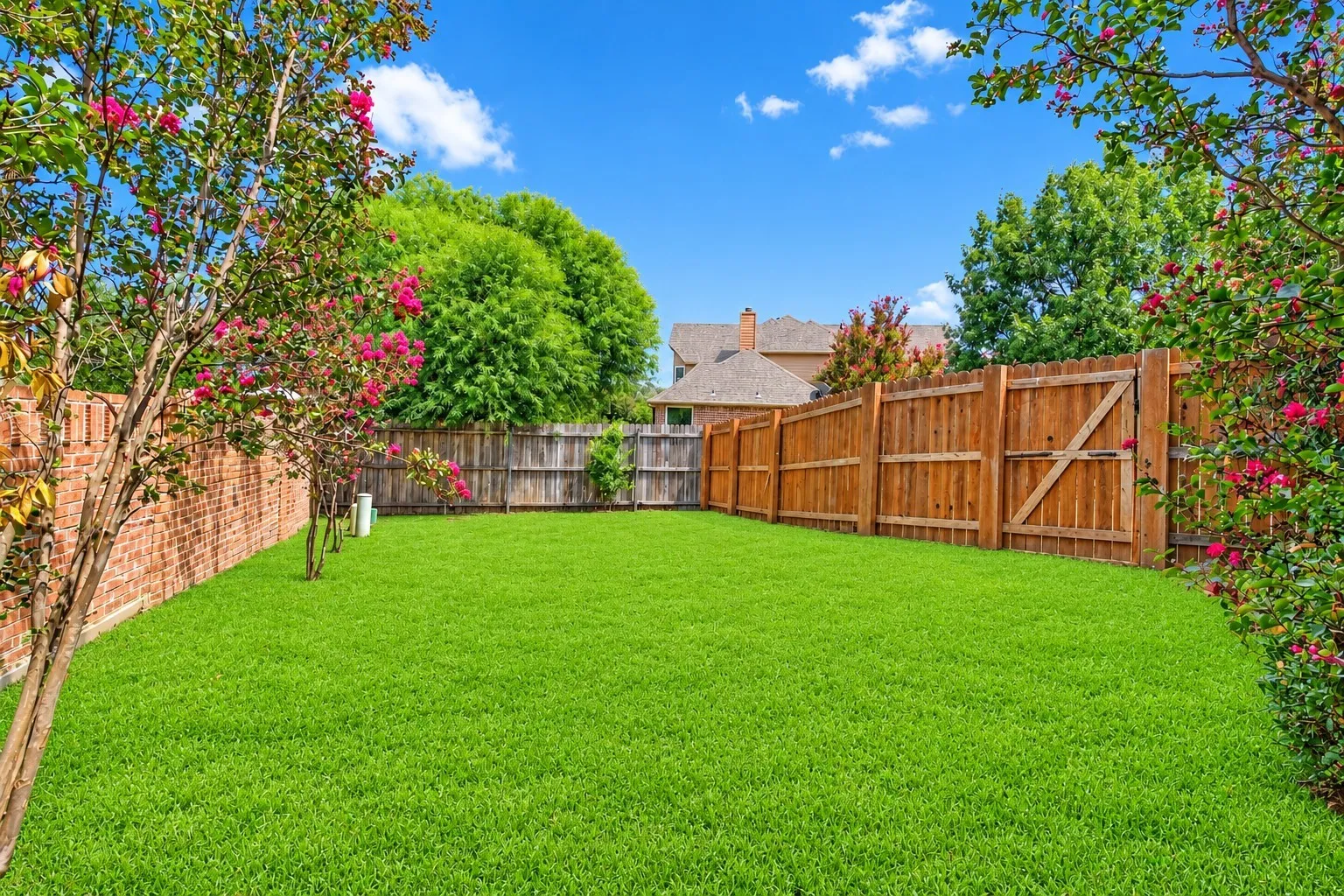 Single Family Residence For Sale in Tarrant County , 700 Crown Court, Keller, Texas 76248, 4 Bedroom, 4 Bathroom, 3 Garage spaces, 3,409 Sqft, built in 2002, mls#21320025, Real Estate Agent in Keller, Homes For Sale in Tarrant county, Homes For Sale in Keller, Realtor in Keller Texas, Real Estate Brokerage Independent Realty Texas, Luminita Cordes Realtor