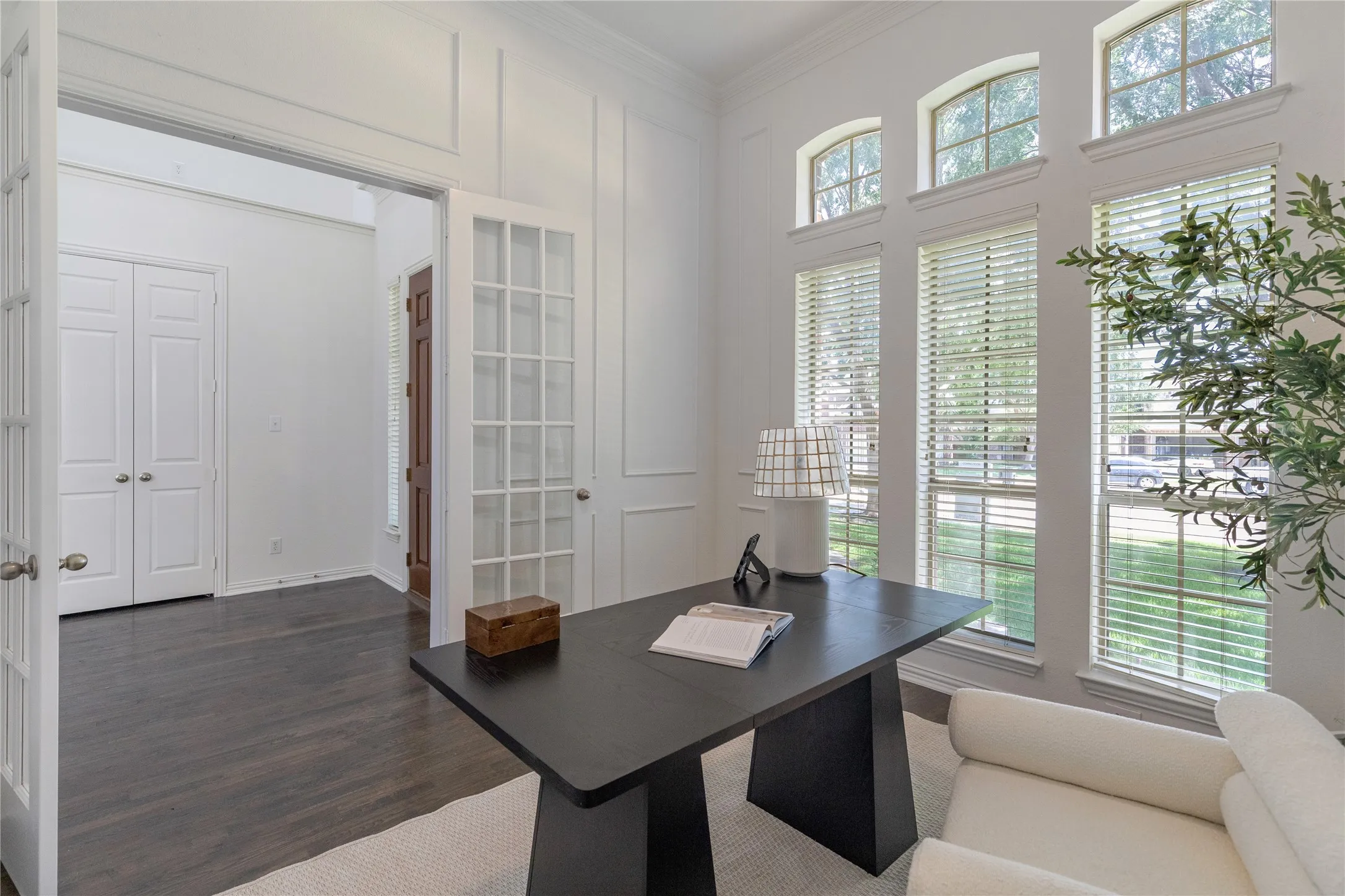 Single Family Residence For Sale in Tarrant County , 700 Crown Court, Keller, Texas 76248, 4 Bedroom, 4 Bathroom, 3 Garage spaces, 3,409 Sqft, built in 2002, mls#21320025, Real Estate Agent in Keller, Homes For Sale in Tarrant county, Homes For Sale in Keller, Realtor in Keller Texas, Real Estate Brokerage Independent Realty Texas, Luminita Cordes Realtor