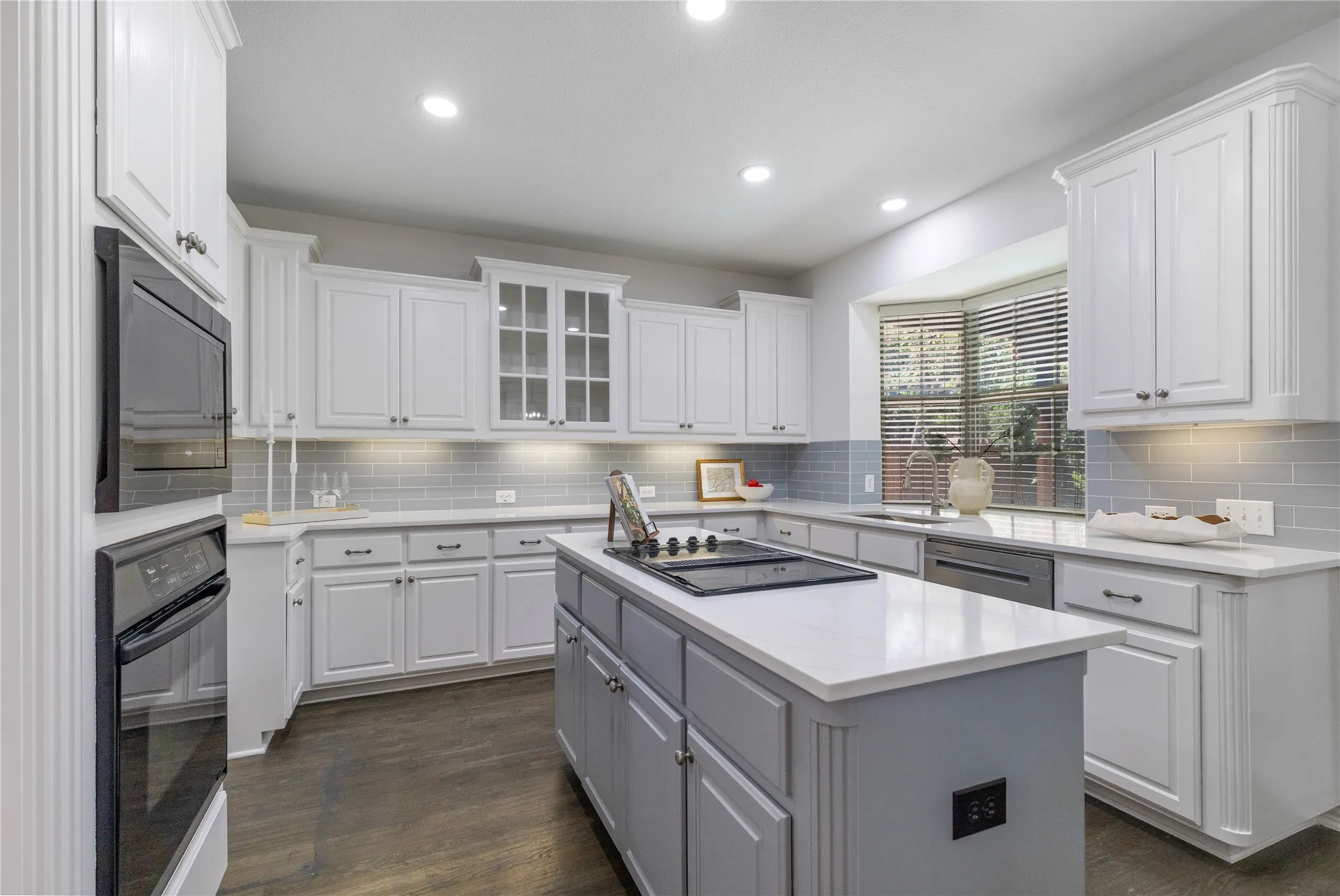 Single Family Residence For Sale in Tarrant County , 700 Crown Court, Keller, Texas 76248, 4 Bedroom, 4 Bathroom, 3 Garage spaces, 3,409 Sqft, built in 2002, mls#21320025, Real Estate Agent in Keller, Homes For Sale in Tarrant county, Homes For Sale in Keller, Realtor in Keller Texas, Real Estate Brokerage Independent Realty Texas, Luminita Cordes Realtor