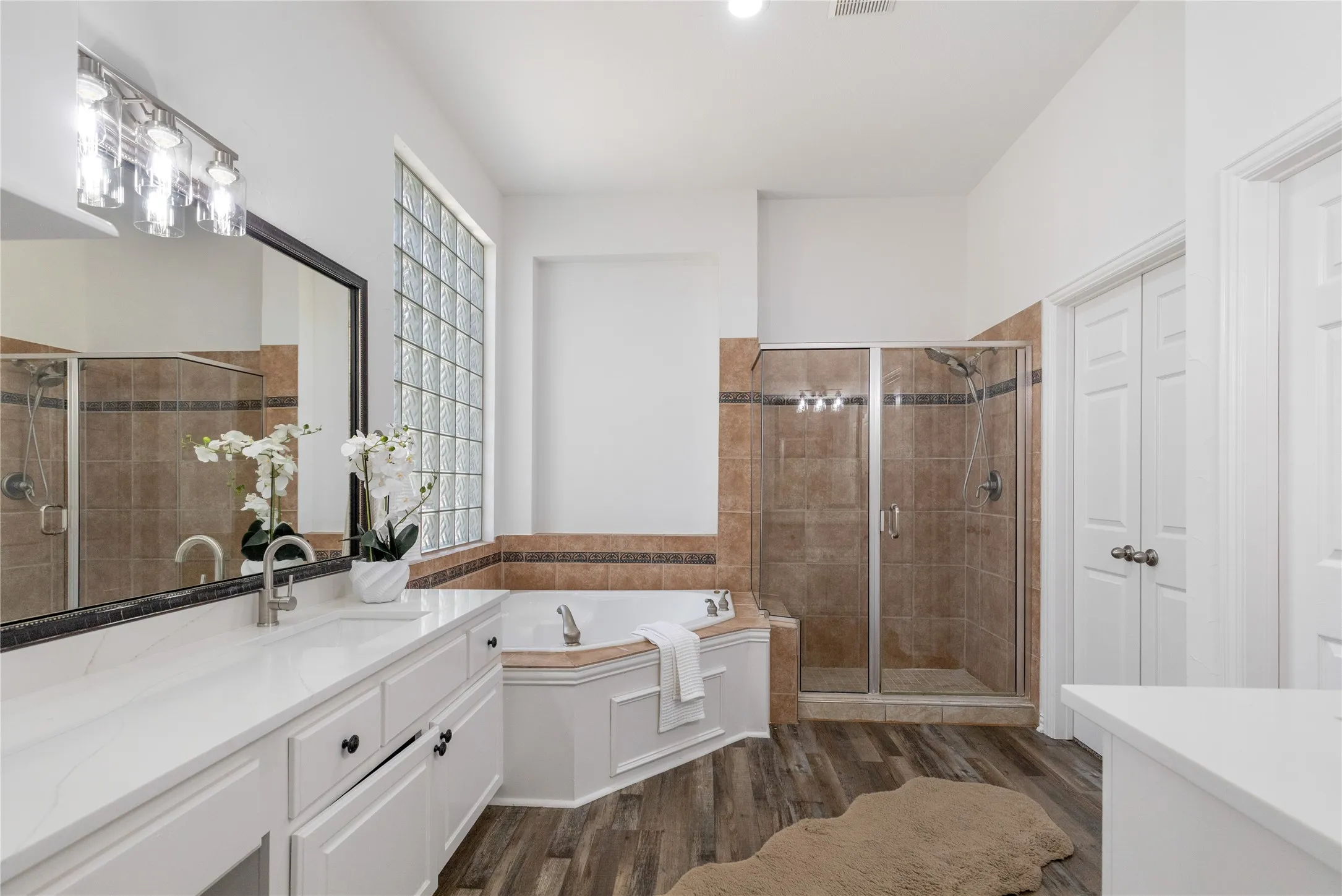 Single Family Residence For Sale in Tarrant County , 700 Crown Court, Keller, Texas 76248, 4 Bedroom, 4 Bathroom, 3 Garage spaces, 3,409 Sqft, built in 2002, mls#21320025, Real Estate Agent in Keller, Homes For Sale in Tarrant county, Homes For Sale in Keller, Realtor in Keller Texas, Real Estate Brokerage Independent Realty Texas, Luminita Cordes Realtor