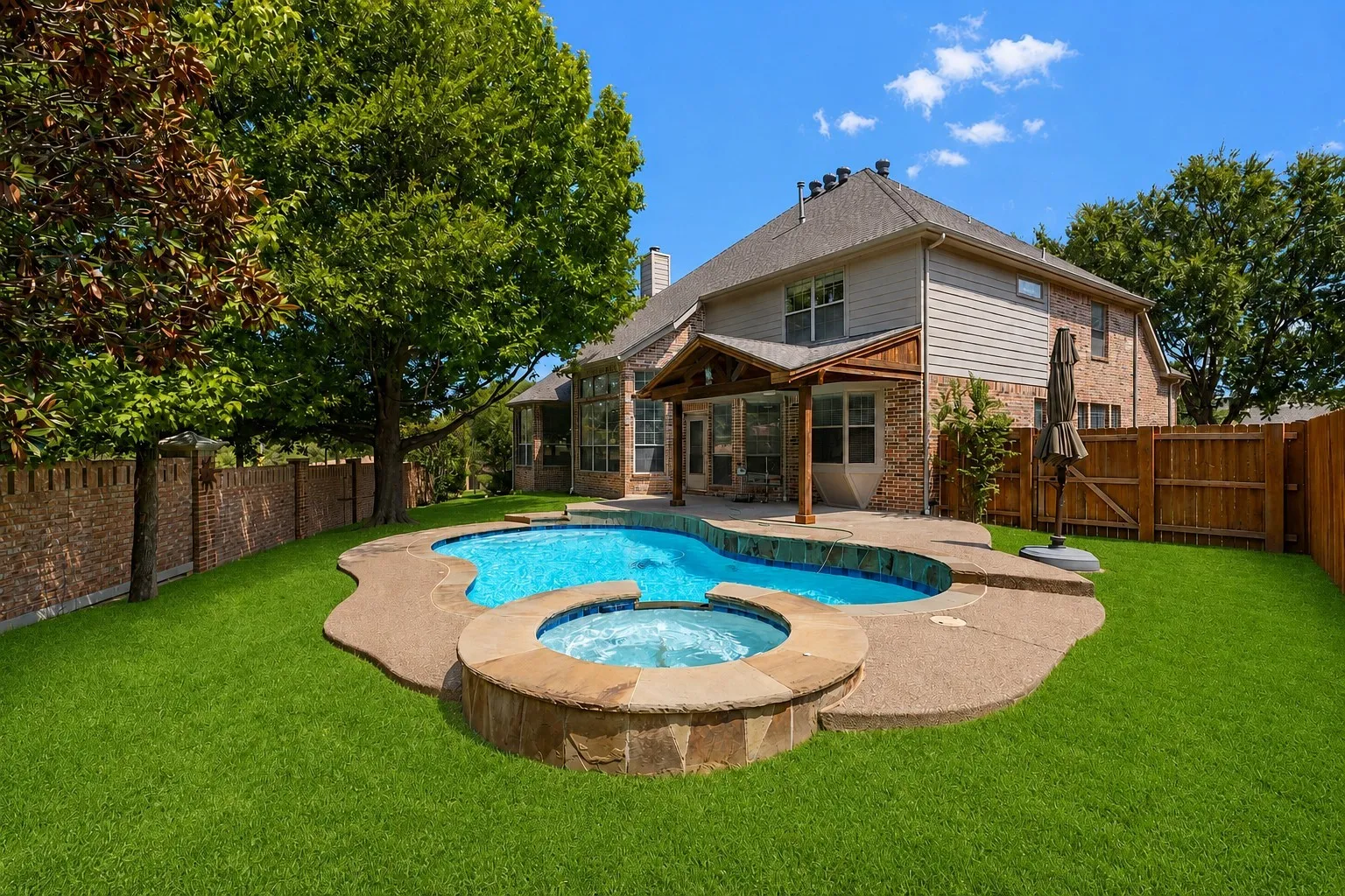 Single Family Residence For Sale in Tarrant County , 700 Crown Court, Keller, Texas 76248, 4 Bedroom, 4 Bathroom, 3 Garage spaces, 3,409 Sqft, built in 2002, mls#21320025, Real Estate Agent in Keller, Homes For Sale in Tarrant county, Homes For Sale in Keller, Realtor in Keller Texas, Real Estate Brokerage Independent Realty Texas, Luminita Cordes Realtor