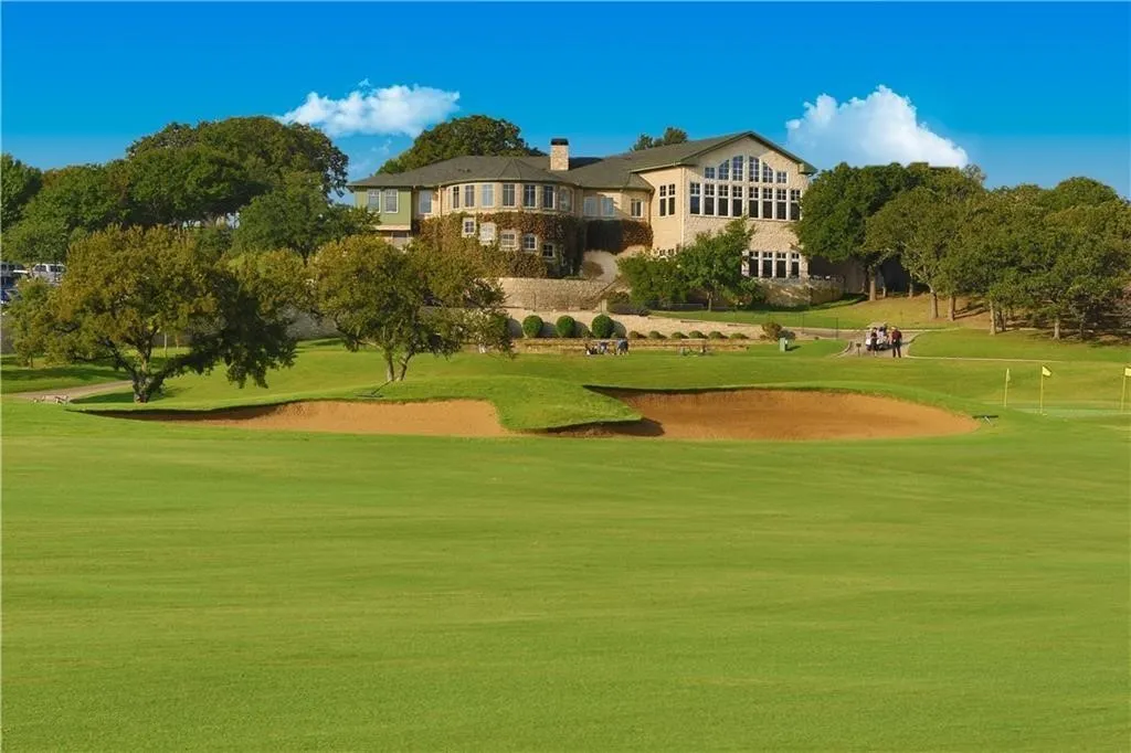 Single Family Residence For Sale in Tarrant County , 700 Crown Court, Keller, Texas 76248, 4 Bedroom, 4 Bathroom, 3 Garage spaces, 3,409 Sqft, built in 2002, mls#21320025, Real Estate Agent in Keller, Homes For Sale in Tarrant county, Homes For Sale in Keller, Realtor in Keller Texas, Real Estate Brokerage Independent Realty Texas, Luminita Cordes Realtor