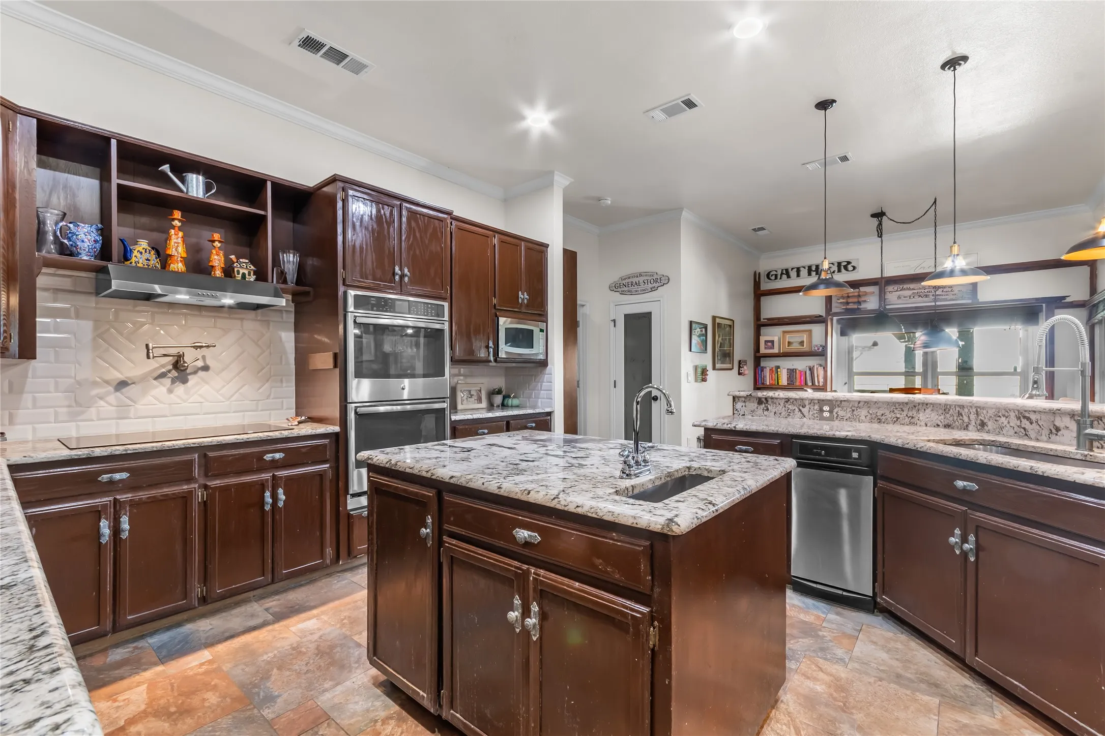 Single Family Residence For Sale in Rockwall County , 1990 Jordan Lane, Rockwall, Texas 75032, 5 Bedroom, 6 Bathroom, 3 Garage spaces, 5,292 Sqft, built in 1986, mls#21322935, Real Estate Agent in Rockwall, Homes For Sale in Rockwall county, Homes For Sale in Rockwall, Realtor in Rockwall Texas, Real Estate Brokerage Independent Realty Texas, Luminita Cordes Realtor