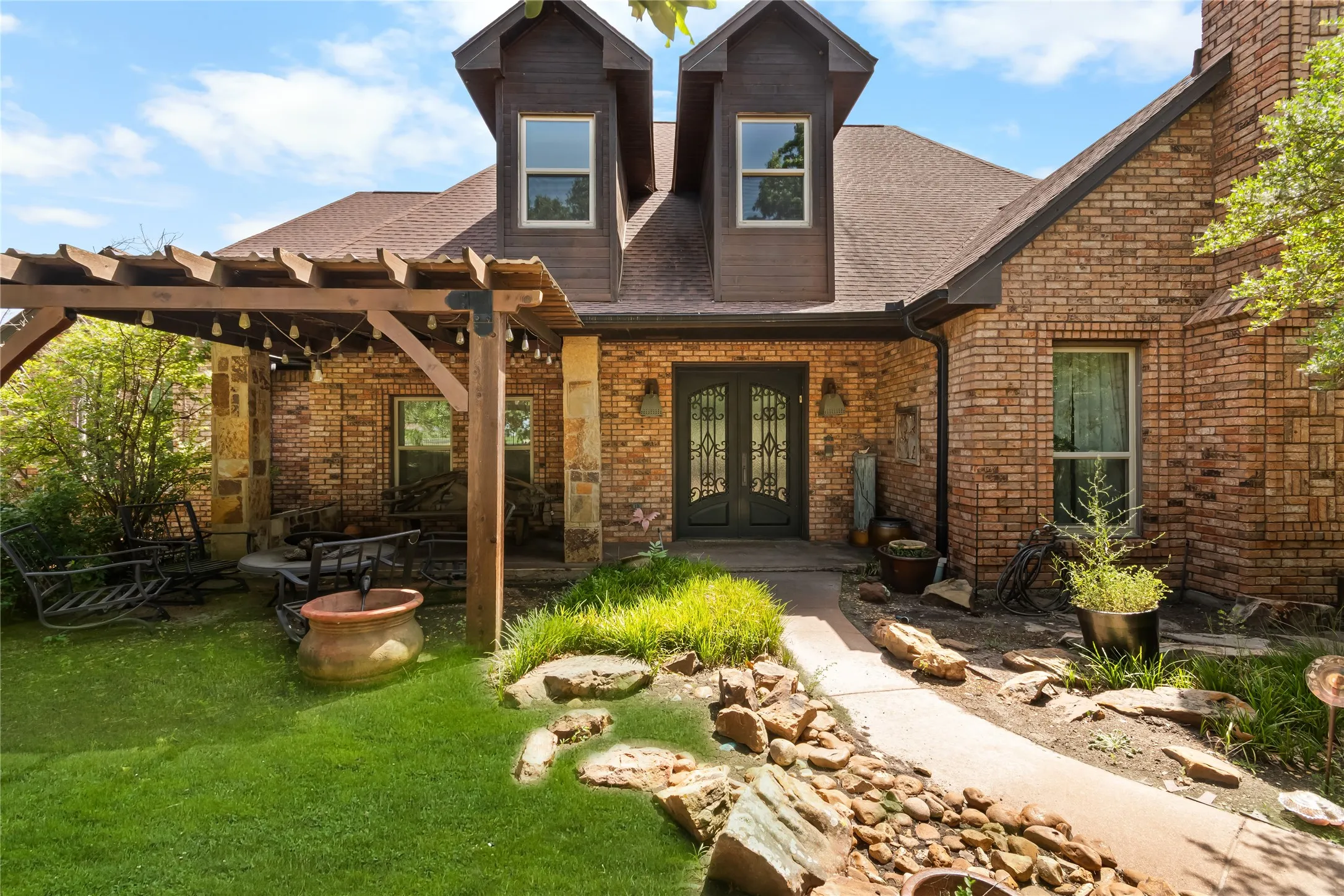 Single Family Residence For Sale in Rockwall County , 1990 Jordan Lane, Rockwall, Texas 75032, 5 Bedroom, 6 Bathroom, 3 Garage spaces, 5,292 Sqft, built in 1986, mls#21322935, Real Estate Agent in Rockwall, Homes For Sale in Rockwall county, Homes For Sale in Rockwall, Realtor in Rockwall Texas, Real Estate Brokerage Independent Realty Texas, Luminita Cordes Realtor