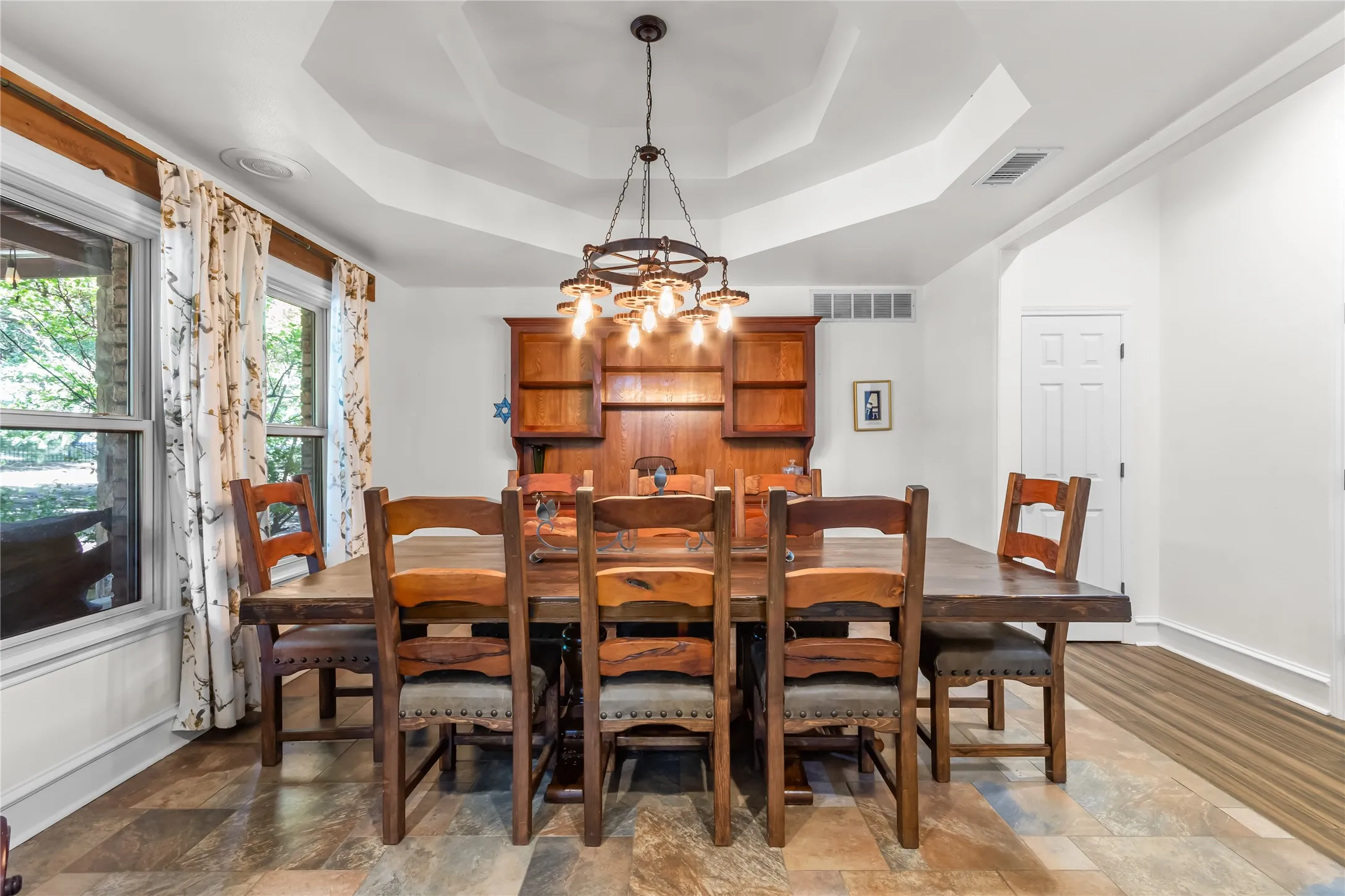 Single Family Residence For Sale in Rockwall County , 1990 Jordan Lane, Rockwall, Texas 75032, 5 Bedroom, 6 Bathroom, 3 Garage spaces, 5,292 Sqft, built in 1986, mls#21322935, Real Estate Agent in Rockwall, Homes For Sale in Rockwall county, Homes For Sale in Rockwall, Realtor in Rockwall Texas, Real Estate Brokerage Independent Realty Texas, Luminita Cordes Realtor