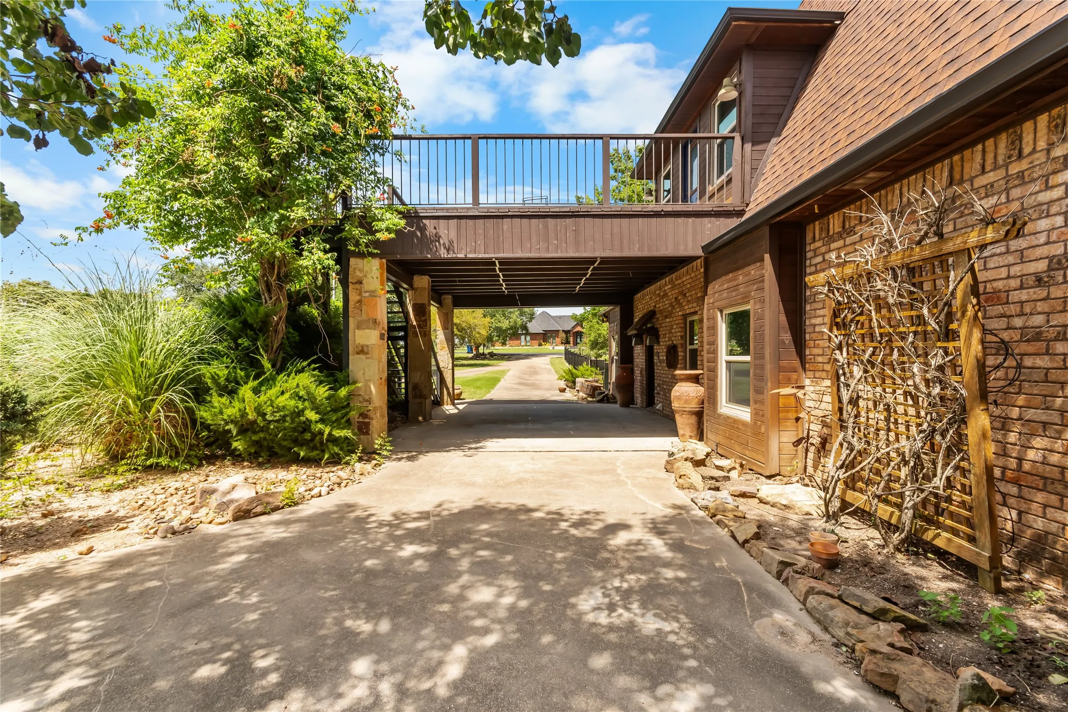 Single Family Residence For Sale in Rockwall County , 1990 Jordan Lane, Rockwall, Texas 75032, 5 Bedroom, 6 Bathroom, 3 Garage spaces, 5,292 Sqft, built in 1986, mls#21322935, Real Estate Agent in Rockwall, Homes For Sale in Rockwall county, Homes For Sale in Rockwall, Realtor in Rockwall Texas, Real Estate Brokerage Independent Realty Texas, Luminita Cordes Realtor