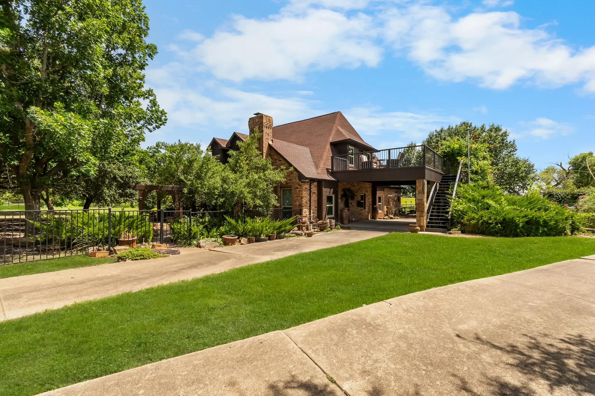 Single Family Residence For Sale in Rockwall County , 1990 Jordan Lane, Rockwall, Texas 75032, 5 Bedroom, 6 Bathroom, 3 Garage spaces, 5,292 Sqft, built in 1986, mls#21322935, Real Estate Agent in Rockwall, Homes For Sale in Rockwall county, Homes For Sale in Rockwall, Realtor in Rockwall Texas, Real Estate Brokerage Independent Realty Texas, Luminita Cordes Realtor