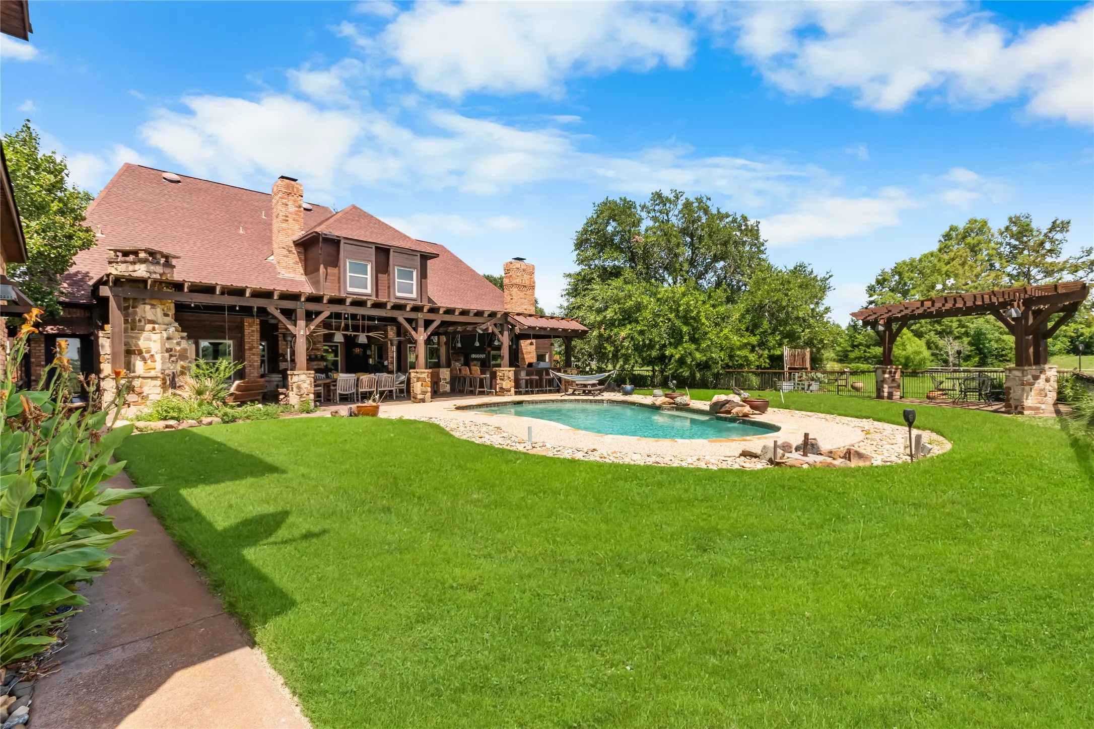 Single Family Residence For Sale in Rockwall County , 1990 Jordan Lane, Rockwall, Texas 75032, 5 Bedroom, 6 Bathroom, 3 Garage spaces, 5,292 Sqft, built in 1986, mls#21322935, Real Estate Agent in Rockwall, Homes For Sale in Rockwall county, Homes For Sale in Rockwall, Realtor in Rockwall Texas, Real Estate Brokerage Independent Realty Texas, Luminita Cordes Realtor