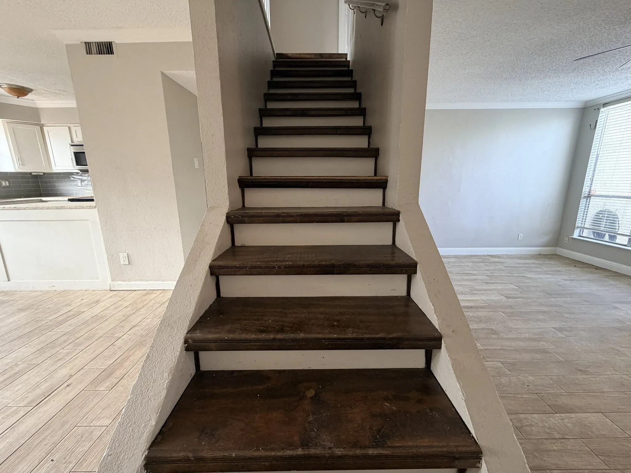 Condominium For Sale in Dallas County , 7145 Fair Oaks Avenue 36, Dallas, Texas 75231, 2 Bedroom, 3 Bathroom, Garage spaces, 1,171 Sqft, built in 1974, mls#21319890, Real Estate Agent in Dallas, Homes For Sale in Dallas county, Homes For Sale in Dallas, Realtor in Dallas Texas, Real Estate Brokerage Independent Realty Texas, Luminita Cordes Realtor