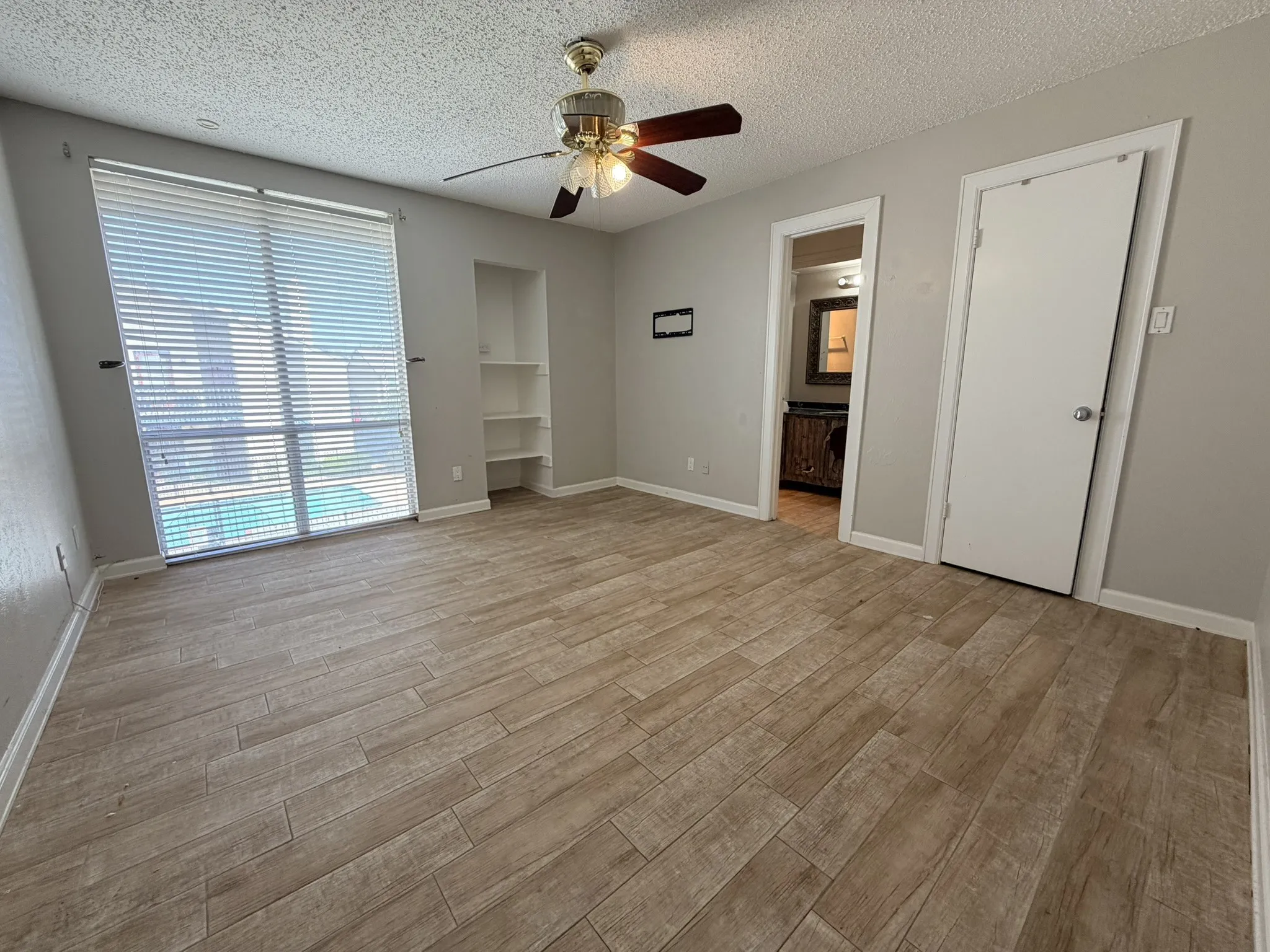 Condominium For Sale in Dallas County , 7145 Fair Oaks Avenue 36, Dallas, Texas 75231, 2 Bedroom, 3 Bathroom, Garage spaces, 1,171 Sqft, built in 1974, mls#21319890, Real Estate Agent in Dallas, Homes For Sale in Dallas county, Homes For Sale in Dallas, Realtor in Dallas Texas, Real Estate Brokerage Independent Realty Texas, Luminita Cordes Realtor