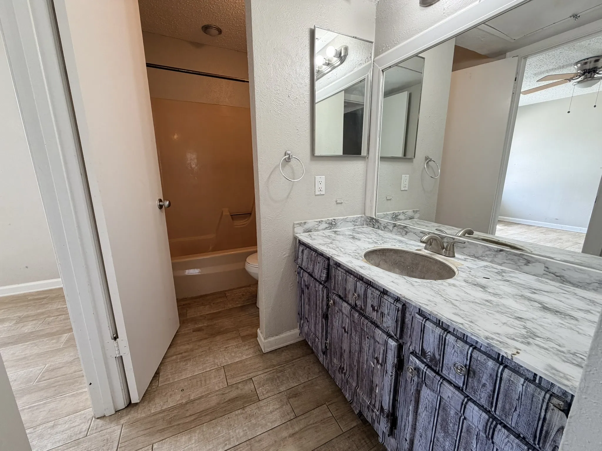 Condominium For Sale in Dallas County , 7145 Fair Oaks Avenue 36, Dallas, Texas 75231, 2 Bedroom, 3 Bathroom, Garage spaces, 1,171 Sqft, built in 1974, mls#21319890, Real Estate Agent in Dallas, Homes For Sale in Dallas county, Homes For Sale in Dallas, Realtor in Dallas Texas, Real Estate Brokerage Independent Realty Texas, Luminita Cordes Realtor
