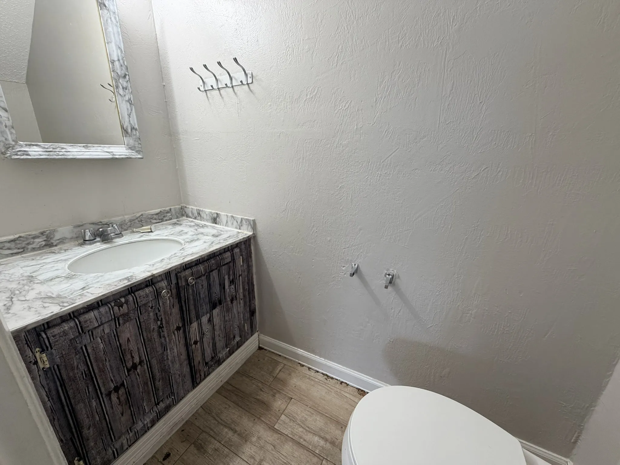 Condominium For Sale in Dallas County , 7145 Fair Oaks Avenue 36, Dallas, Texas 75231, 2 Bedroom, 3 Bathroom, Garage spaces, 1,171 Sqft, built in 1974, mls#21319890, Real Estate Agent in Dallas, Homes For Sale in Dallas county, Homes For Sale in Dallas, Realtor in Dallas Texas, Real Estate Brokerage Independent Realty Texas, Luminita Cordes Realtor
