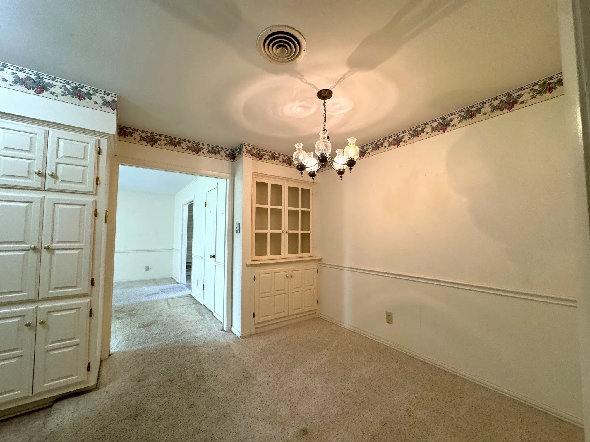 Single Family Residence For Sale in Taylor County , 2117 Woodridge Drive, Abilene, Texas 79605, 3 Bedroom, 2 Bathroom, 2 Garage spaces, 1,936 Sqft, built in 1960, mls#21323489, Real Estate Agent in Abilene, Homes For Sale in Taylor county, Homes For Sale in Abilene, Realtor in Abilene Texas, Real Estate Brokerage Independent Realty Texas, Luminita Cordes Realtor