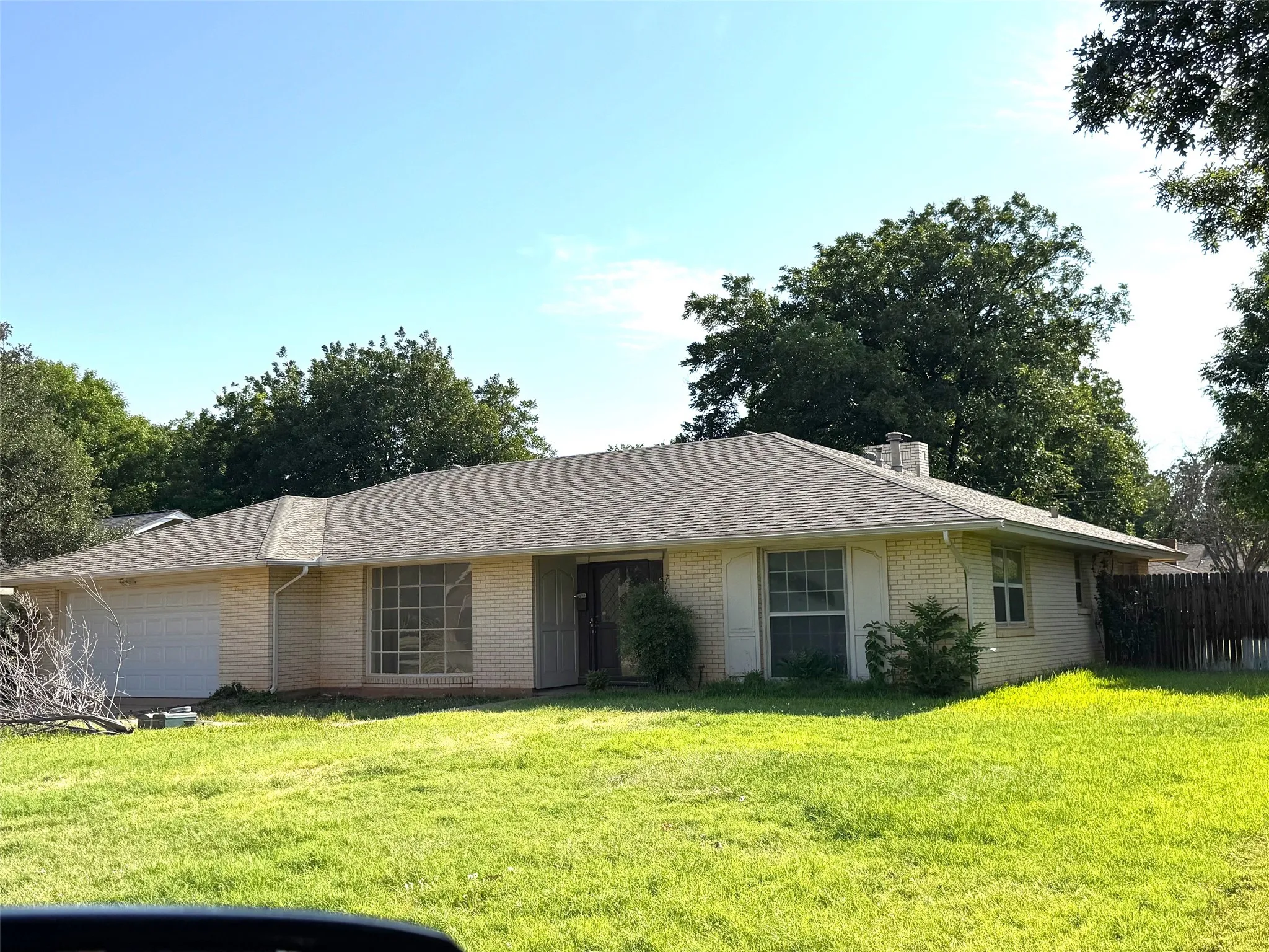 Single Family Residence For Sale in Taylor County , 2117 Woodridge Drive, Abilene, Texas 79605, 3 Bedroom, 2 Bathroom, 2 Garage spaces, 1,936 Sqft, built in 1960, mls#21323489, Real Estate Agent in Abilene, Homes For Sale in Taylor county, Homes For Sale in Abilene, Realtor in Abilene Texas, Real Estate Brokerage Independent Realty Texas, Luminita Cordes Realtor