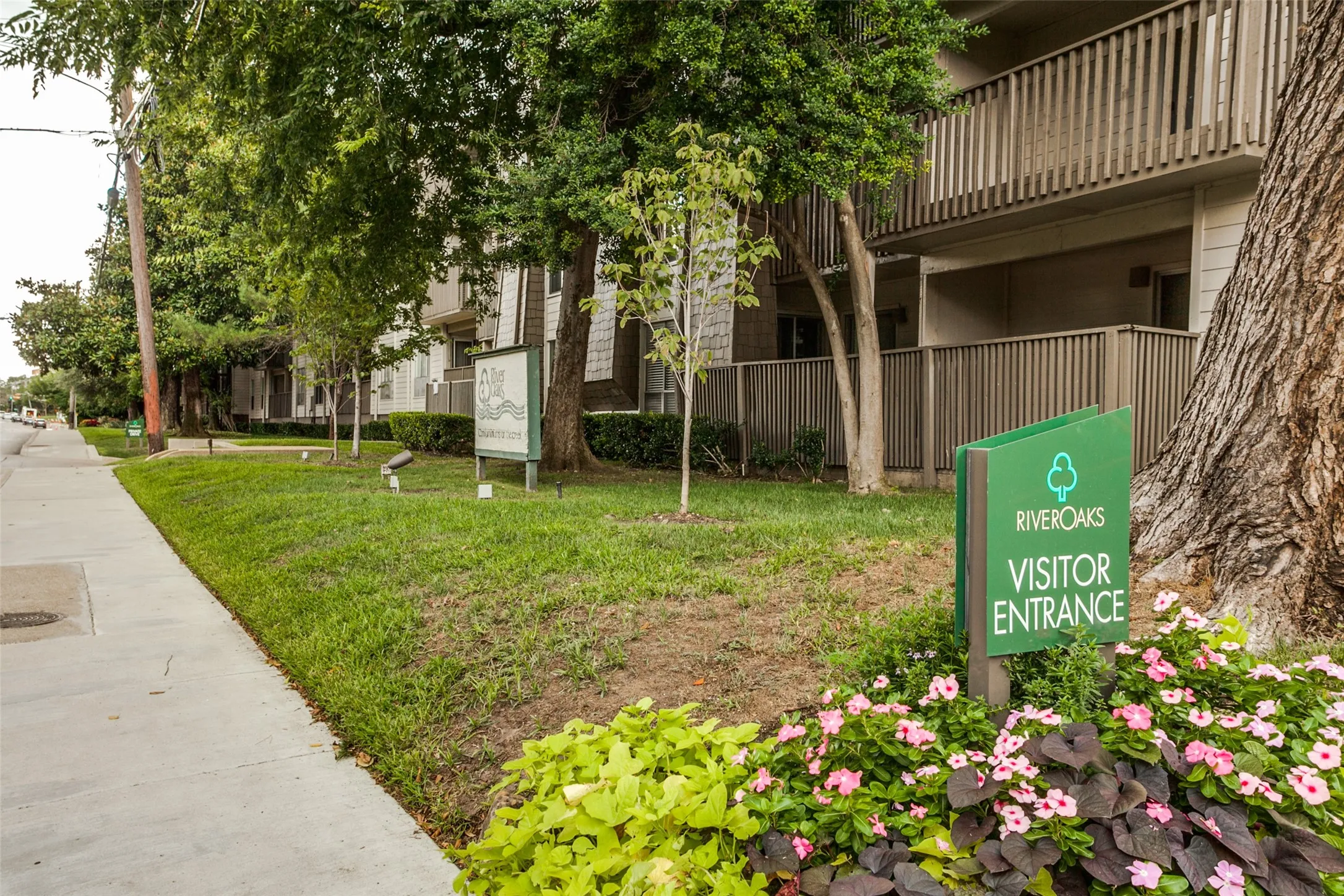 Condominium For Sale in Dallas County , 4845 Cedar Springs Road 174, Dallas, Texas 75219, 2 Bedroom, 1 Bathroom, 1 Garage spaces, 841 Sqft, built in 1970, mls#21321567, Real Estate Agent in Dallas, Homes For Sale in Dallas county, Homes For Sale in Dallas, Realtor in Dallas Texas, Real Estate Brokerage Independent Realty Texas, Luminita Cordes Realtor
