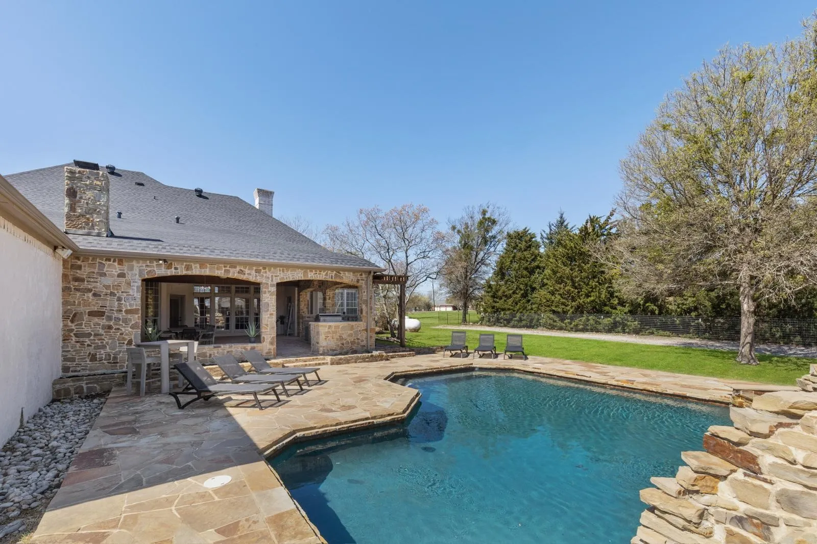 Single Family Residence For Sale in Rockwall County , 1739 Fm 1139, Mclendon Chisholm, Texas 75032, 4 Bedroom, 4 Bathroom, 4 Garage spaces, 4,182 Sqft, built in 1996, mls#21306134, Real Estate Agent in Mclendon Chisholm, Homes For Sale in Rockwall county, Homes For Sale in Mclendon Chisholm, Realtor in Mclendon Chisholm Texas, Real Estate Brokerage Independent Realty Texas, Luminita Cordes Realtor