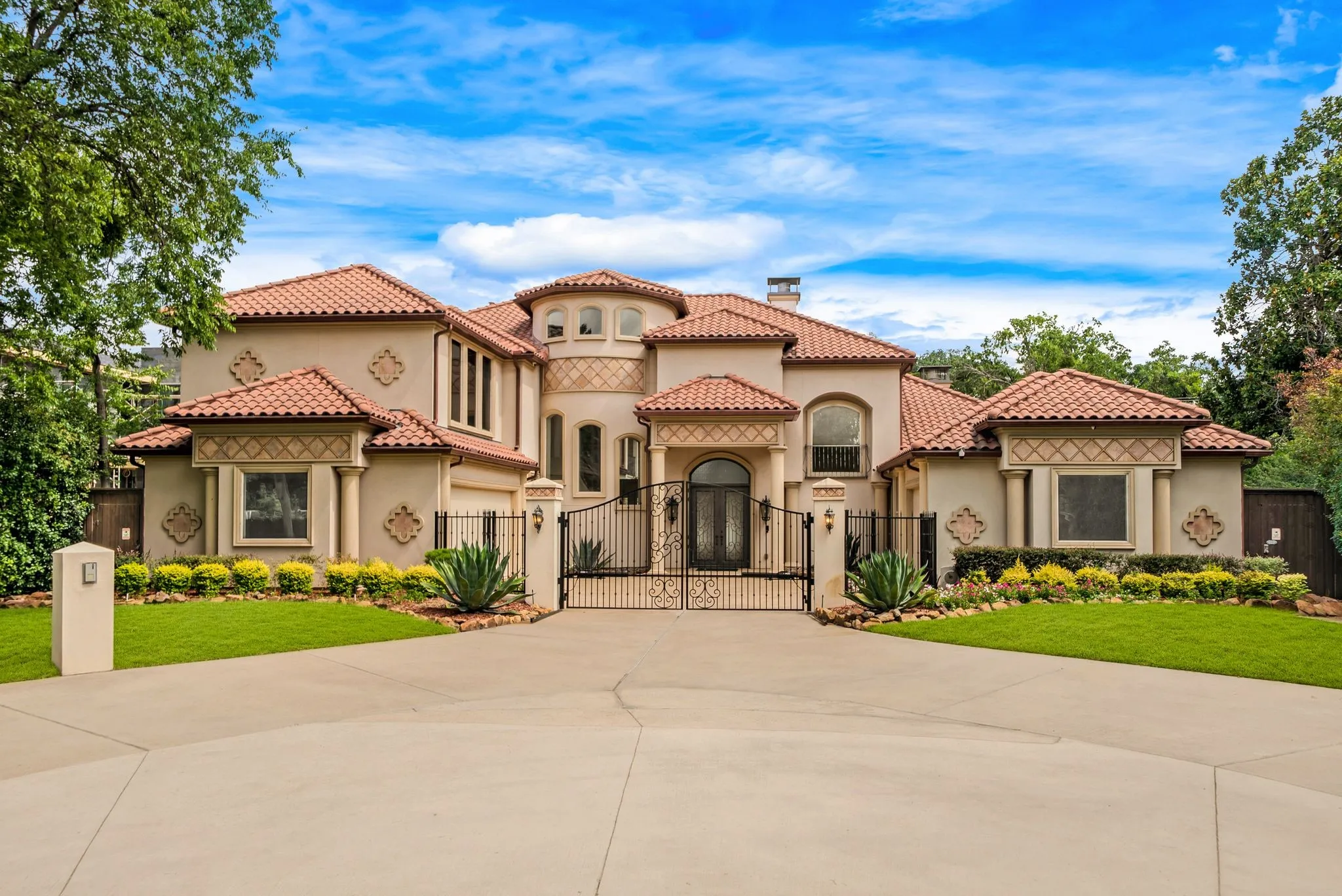 Single Family Residence For Sale in Dallas County , 5821 Northaven Road, Dallas, Texas 75230, 4 Bedroom, 6 Bathroom, 3 Garage spaces, 6,022 Sqft, built in 2013, mls#21321708, Real Estate Agent in Dallas, Homes For Sale in Dallas county, Homes For Sale in Dallas, Realtor in Dallas Texas, Real Estate Brokerage Independent Realty Texas, Luminita Cordes Realtor