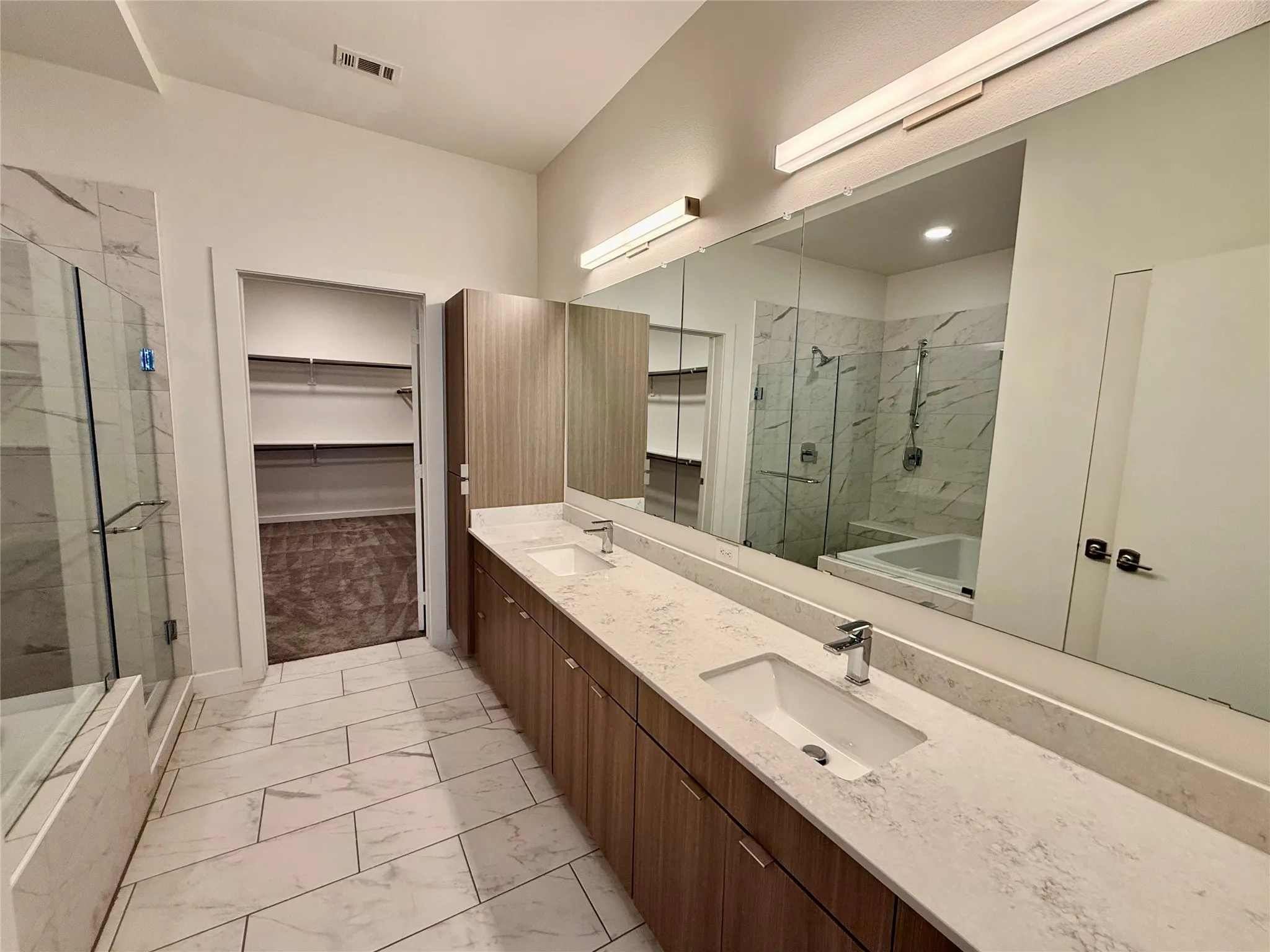 Apartment For Rent in Dallas County , 7450 Coronado Avenue 424, Dallas, Texas 75214, 2 Bedrooms, 2 Bathrooms, Garage spaces, 1,525 Sqft, built in 2018, Price $3,028, mls#21323544, Real Estate Agent in Dallas, Homes For Rent in Dallas county, Homes For Rent in Dallas, Realtor in Dallas Texas, Real Estate Brokerage Independent Realty Texas, Luminita Cordes Realtor
