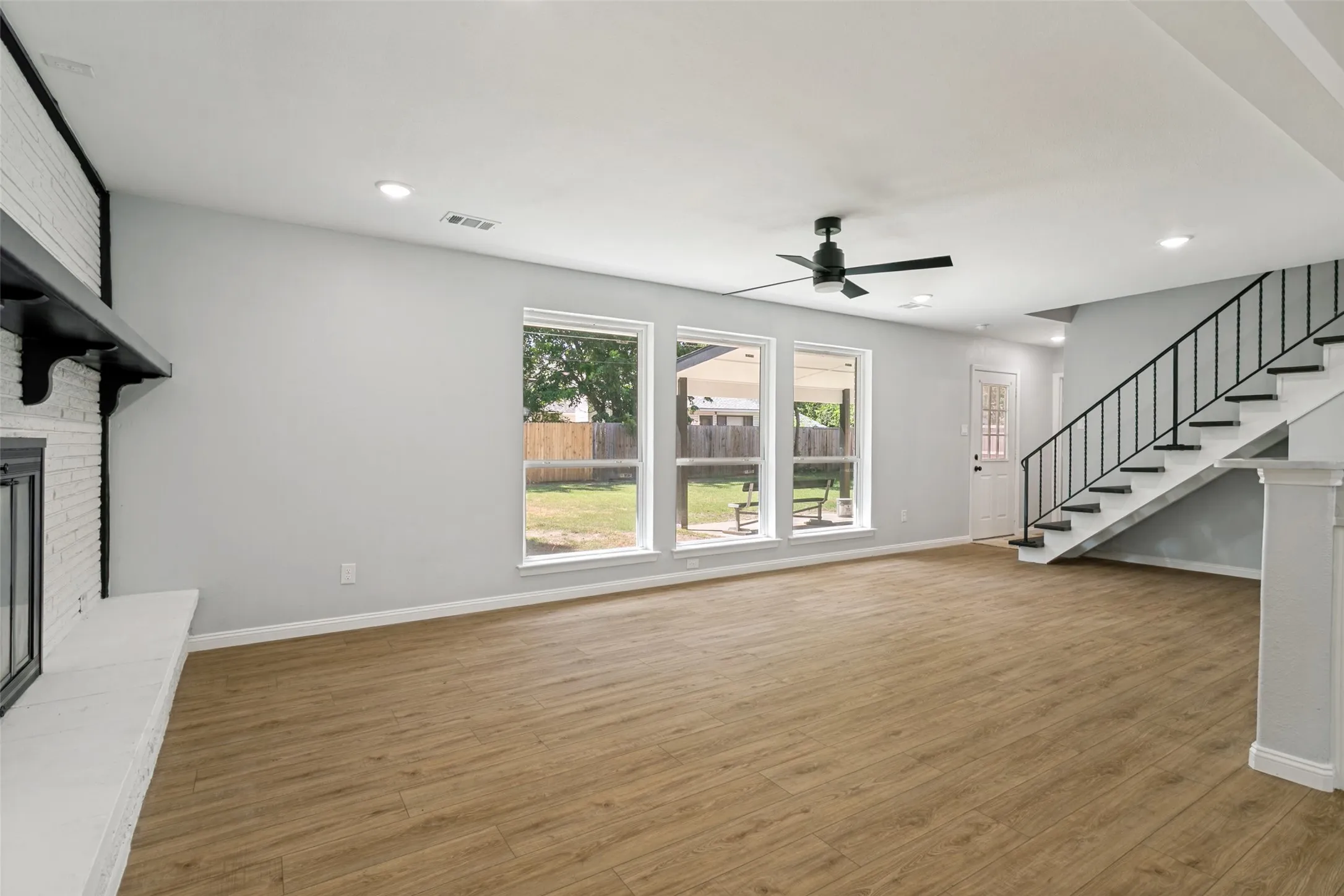 Single Family Residence For Sale in Dallas County , 3525 Bangor Court E, Irving, Texas 75062, 4 Bedroom, 3 Bathroom, Garage spaces, 1,500 Sqft, built in 1961, mls#21323545, Real Estate Agent in Irving, Homes For Sale in Dallas county, Homes For Sale in Irving, Realtor in Irving Texas, Real Estate Brokerage Independent Realty Texas, Luminita Cordes Realtor