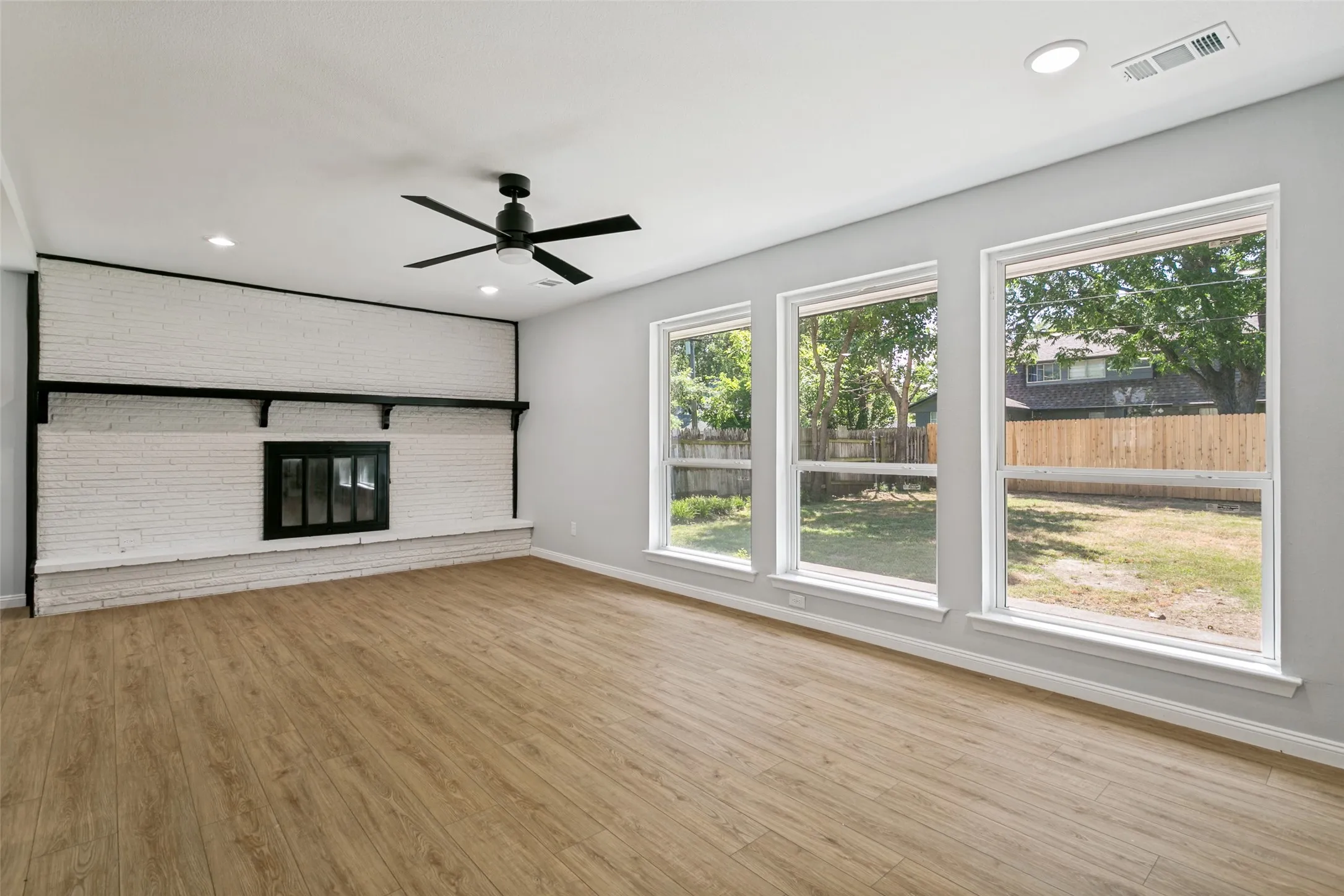 Single Family Residence For Sale in Dallas County , 3525 Bangor Court E, Irving, Texas 75062, 4 Bedroom, 3 Bathroom, Garage spaces, 1,500 Sqft, built in 1961, mls#21323545, Real Estate Agent in Irving, Homes For Sale in Dallas county, Homes For Sale in Irving, Realtor in Irving Texas, Real Estate Brokerage Independent Realty Texas, Luminita Cordes Realtor