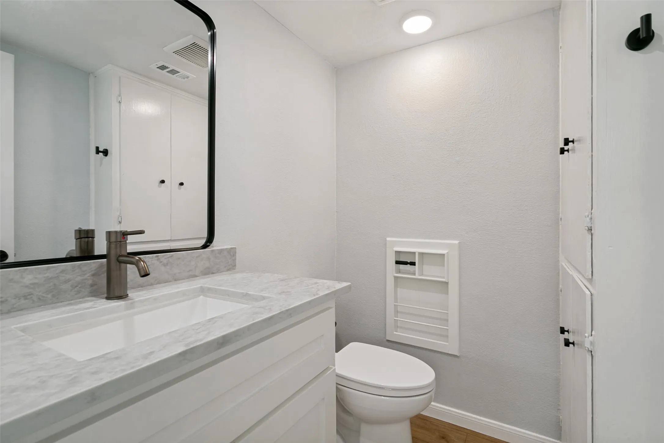 Single Family Residence For Sale in Dallas County , 3525 Bangor Court E, Irving, Texas 75062, 4 Bedroom, 3 Bathroom, Garage spaces, 1,500 Sqft, built in 1961, mls#21323545, Real Estate Agent in Irving, Homes For Sale in Dallas county, Homes For Sale in Irving, Realtor in Irving Texas, Real Estate Brokerage Independent Realty Texas, Luminita Cordes Realtor