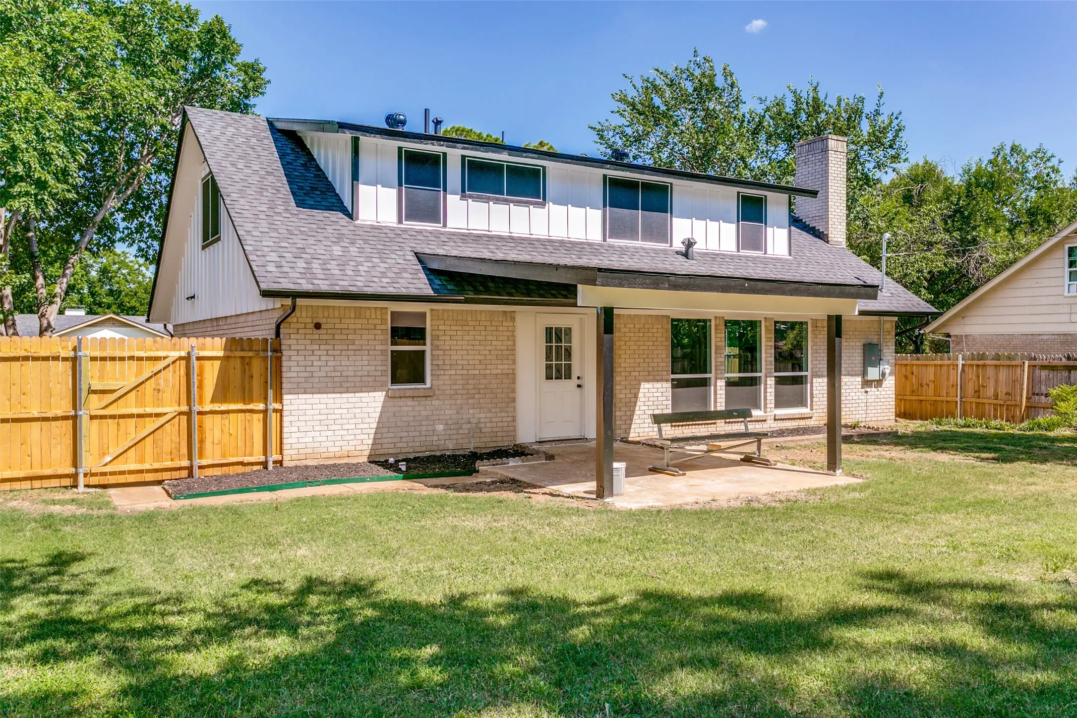 Single Family Residence For Sale in Dallas County , 3525 Bangor Court E, Irving, Texas 75062, 4 Bedroom, 3 Bathroom, Garage spaces, 1,500 Sqft, built in 1961, mls#21323545, Real Estate Agent in Irving, Homes For Sale in Dallas county, Homes For Sale in Irving, Realtor in Irving Texas, Real Estate Brokerage Independent Realty Texas, Luminita Cordes Realtor