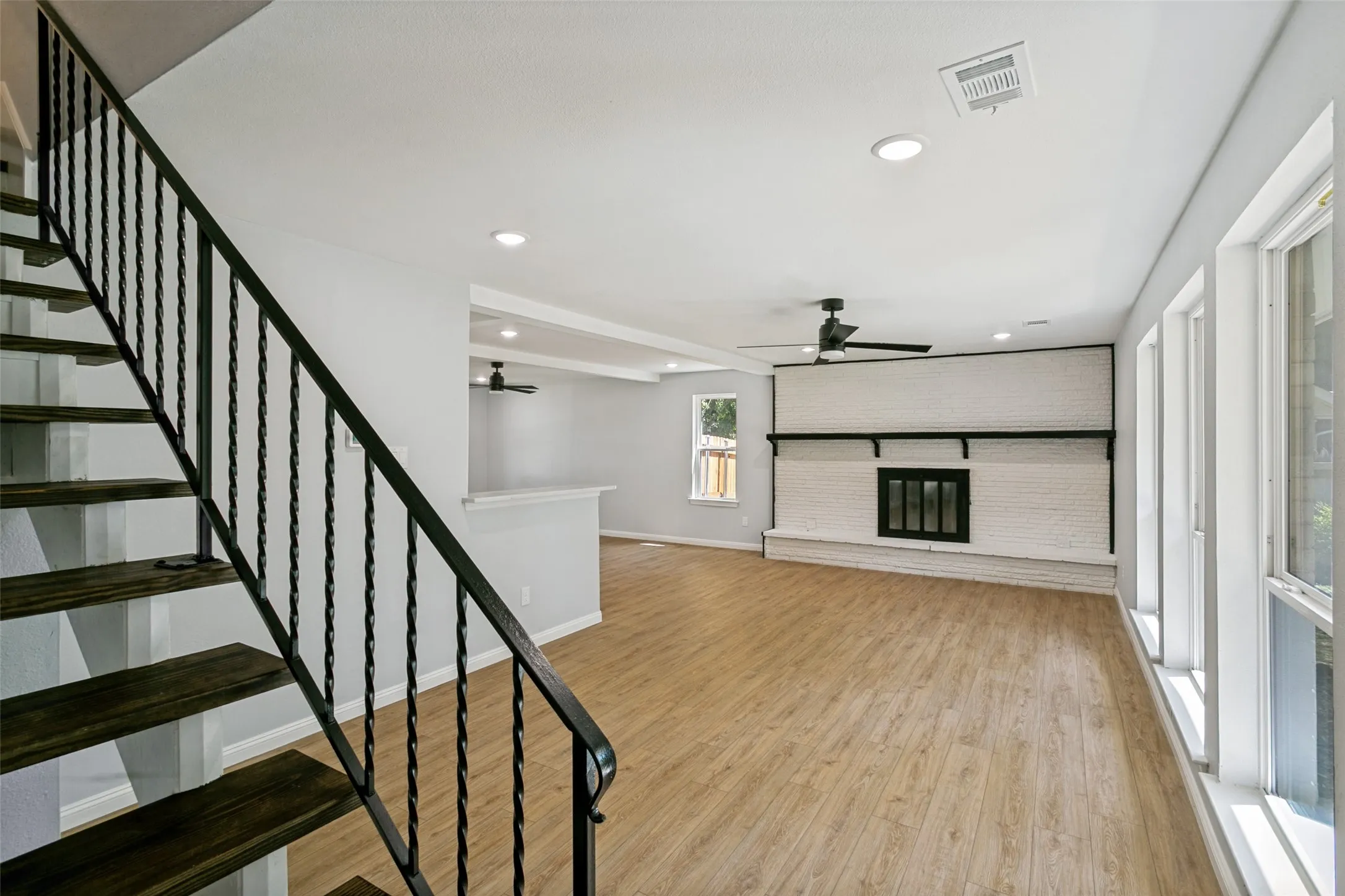 Single Family Residence For Sale in Dallas County , 3525 Bangor Court E, Irving, Texas 75062, 4 Bedroom, 3 Bathroom, Garage spaces, 1,500 Sqft, built in 1961, mls#21323545, Real Estate Agent in Irving, Homes For Sale in Dallas county, Homes For Sale in Irving, Realtor in Irving Texas, Real Estate Brokerage Independent Realty Texas, Luminita Cordes Realtor