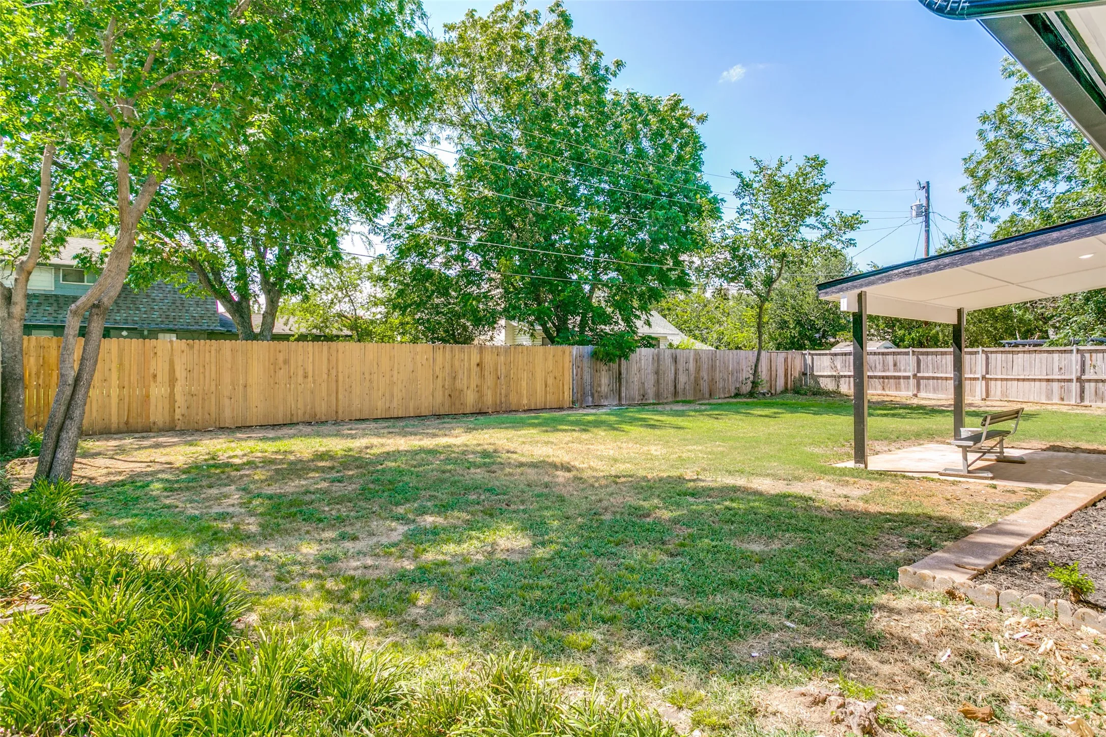 Single Family Residence For Sale in Dallas County , 3525 Bangor Court E, Irving, Texas 75062, 4 Bedroom, 3 Bathroom, Garage spaces, 1,500 Sqft, built in 1961, mls#21323545, Real Estate Agent in Irving, Homes For Sale in Dallas county, Homes For Sale in Irving, Realtor in Irving Texas, Real Estate Brokerage Independent Realty Texas, Luminita Cordes Realtor