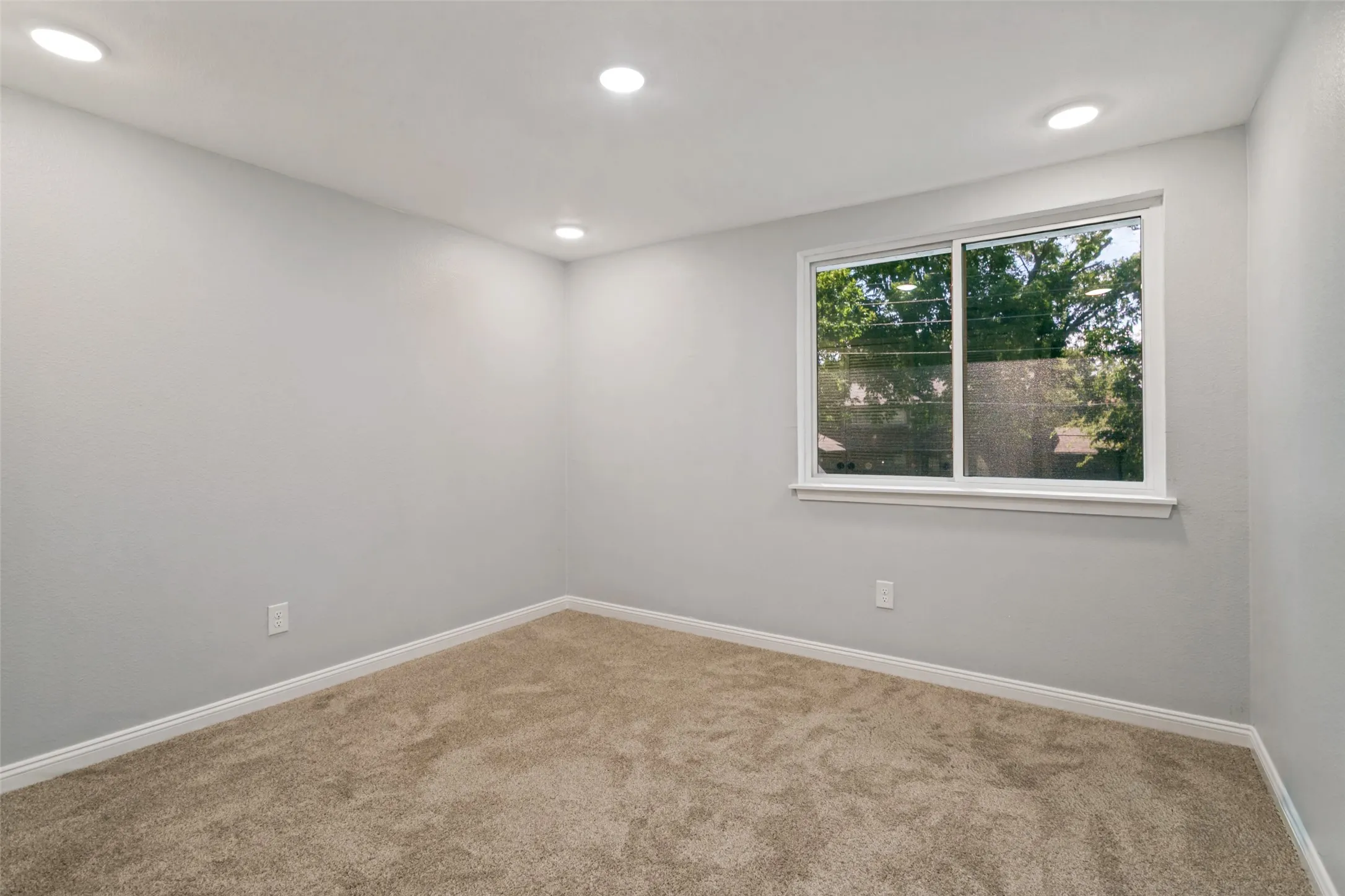 Single Family Residence For Sale in Dallas County , 3525 Bangor Court E, Irving, Texas 75062, 4 Bedroom, 3 Bathroom, Garage spaces, 1,500 Sqft, built in 1961, mls#21323545, Real Estate Agent in Irving, Homes For Sale in Dallas county, Homes For Sale in Irving, Realtor in Irving Texas, Real Estate Brokerage Independent Realty Texas, Luminita Cordes Realtor