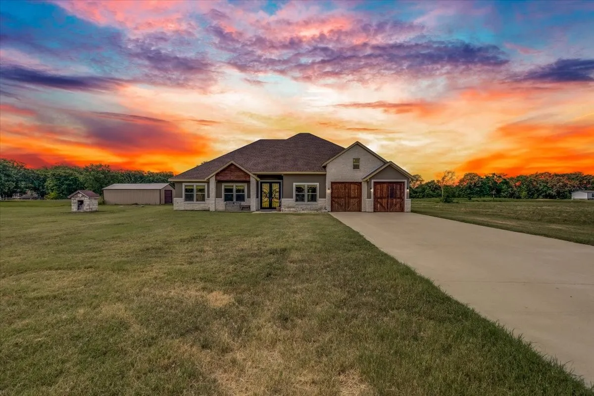Single Family Residence For Sale in Kaufman County , 9325 County Road 4074, Scurry, Texas 75158, 4 Bedroom, 3 Bathroom, 2 Garage spaces, 2,620 Sqft, built in 2020, mls#21323556, Real Estate Agent in Scurry, Homes For Sale in Kaufman county, Homes For Sale in Scurry, Realtor in Scurry Texas, Real Estate Brokerage Independent Realty Texas, Luminita Cordes Realtor