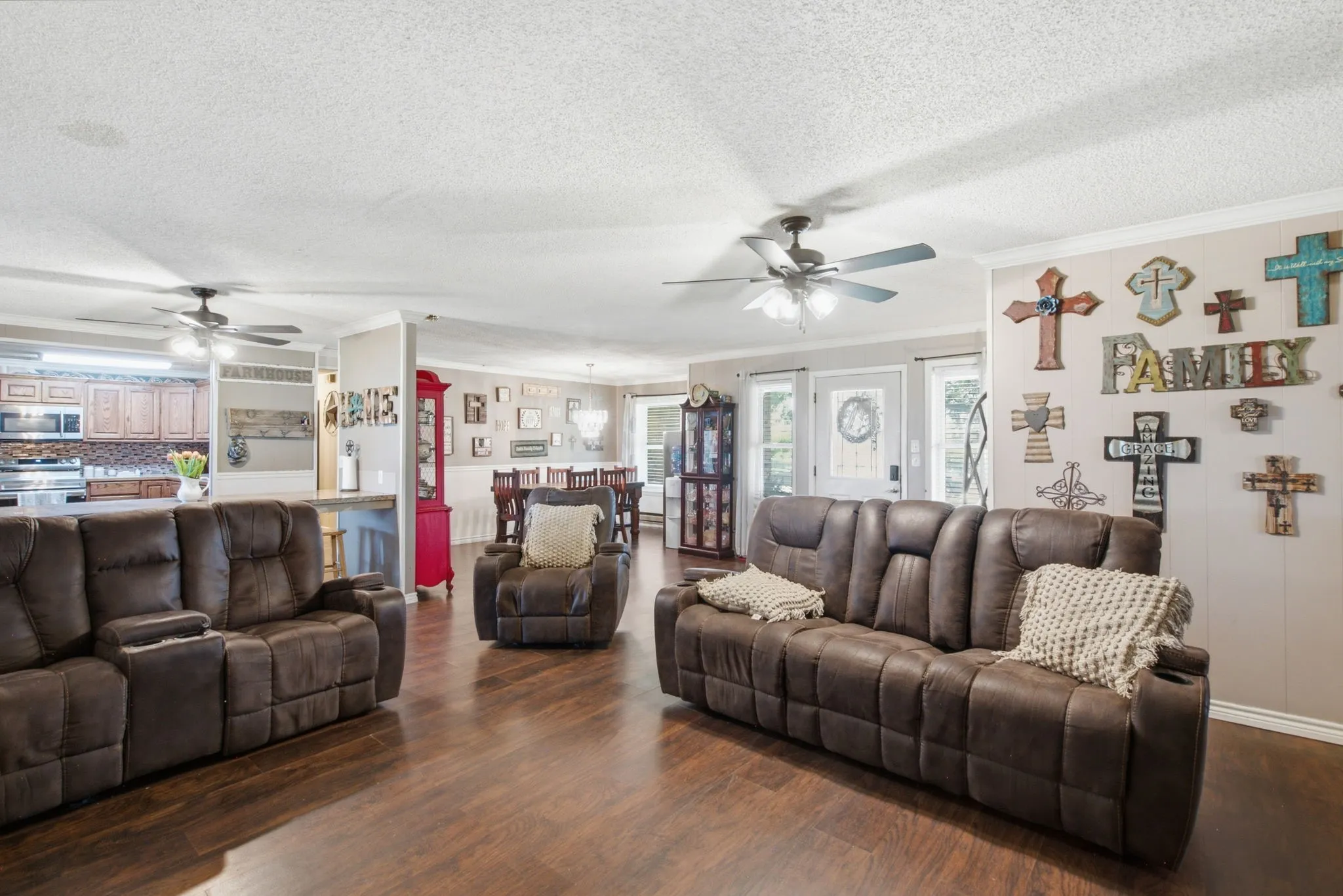 Single Family Residence For Sale in Comanche County , 270 County Road 425, De Leon, Texas 76444, 5 Bedroom, 3 Bathroom, Garage spaces, 2,348 Sqft, built in 1930, mls#21323408, Real Estate Agent in De Leon, Homes For Sale in Comanche county, Homes For Sale in De Leon, Realtor in De Leon Texas, Real Estate Brokerage Independent Realty Texas, Luminita Cordes Realtor