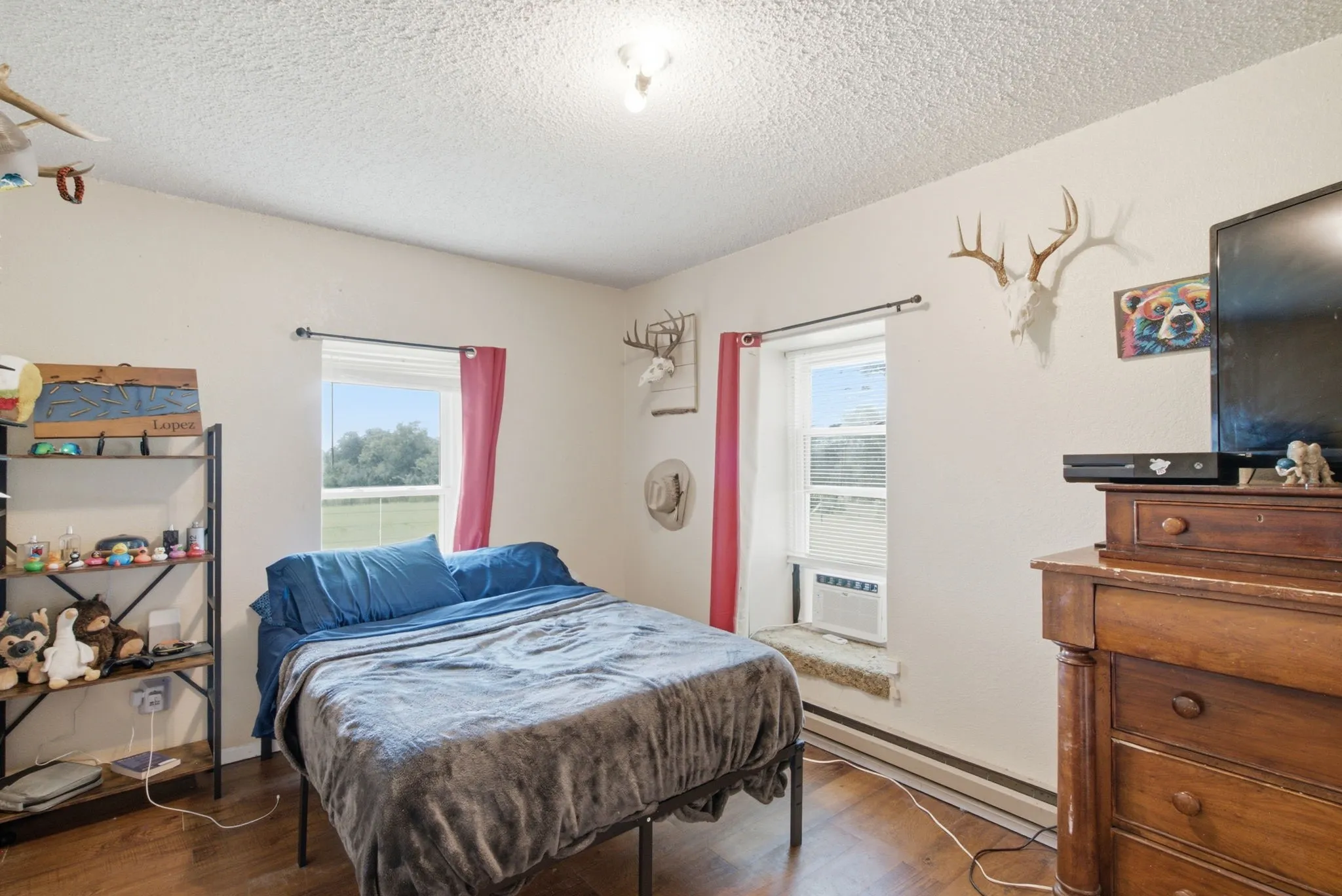 Single Family Residence For Sale in Comanche County , 270 County Road 425, De Leon, Texas 76444, 5 Bedroom, 3 Bathroom, Garage spaces, 2,348 Sqft, built in 1930, mls#21323408, Real Estate Agent in De Leon, Homes For Sale in Comanche county, Homes For Sale in De Leon, Realtor in De Leon Texas, Real Estate Brokerage Independent Realty Texas, Luminita Cordes Realtor