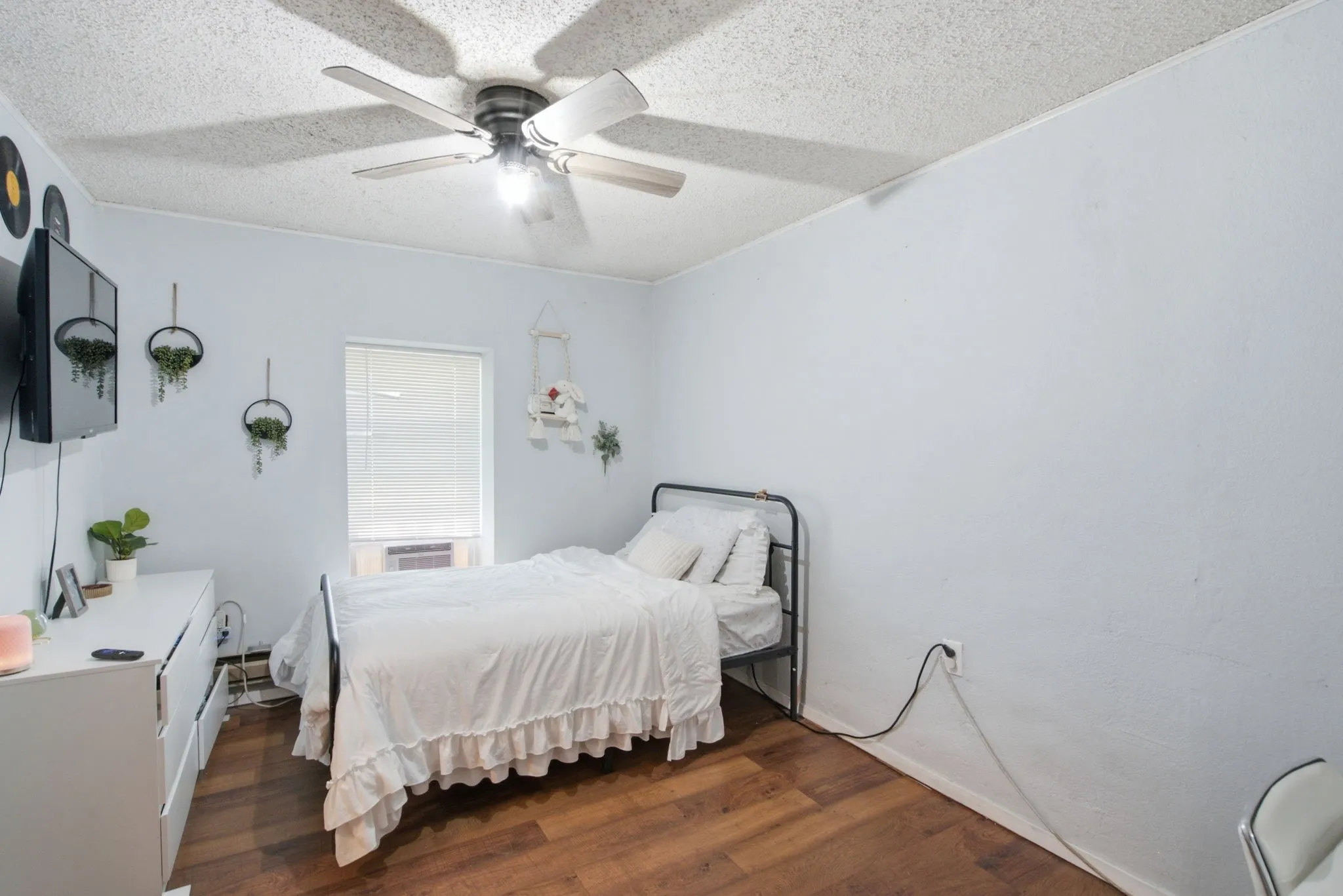 Single Family Residence For Sale in Comanche County , 270 County Road 425, De Leon, Texas 76444, 5 Bedroom, 3 Bathroom, Garage spaces, 2,348 Sqft, built in 1930, mls#21323408, Real Estate Agent in De Leon, Homes For Sale in Comanche county, Homes For Sale in De Leon, Realtor in De Leon Texas, Real Estate Brokerage Independent Realty Texas, Luminita Cordes Realtor