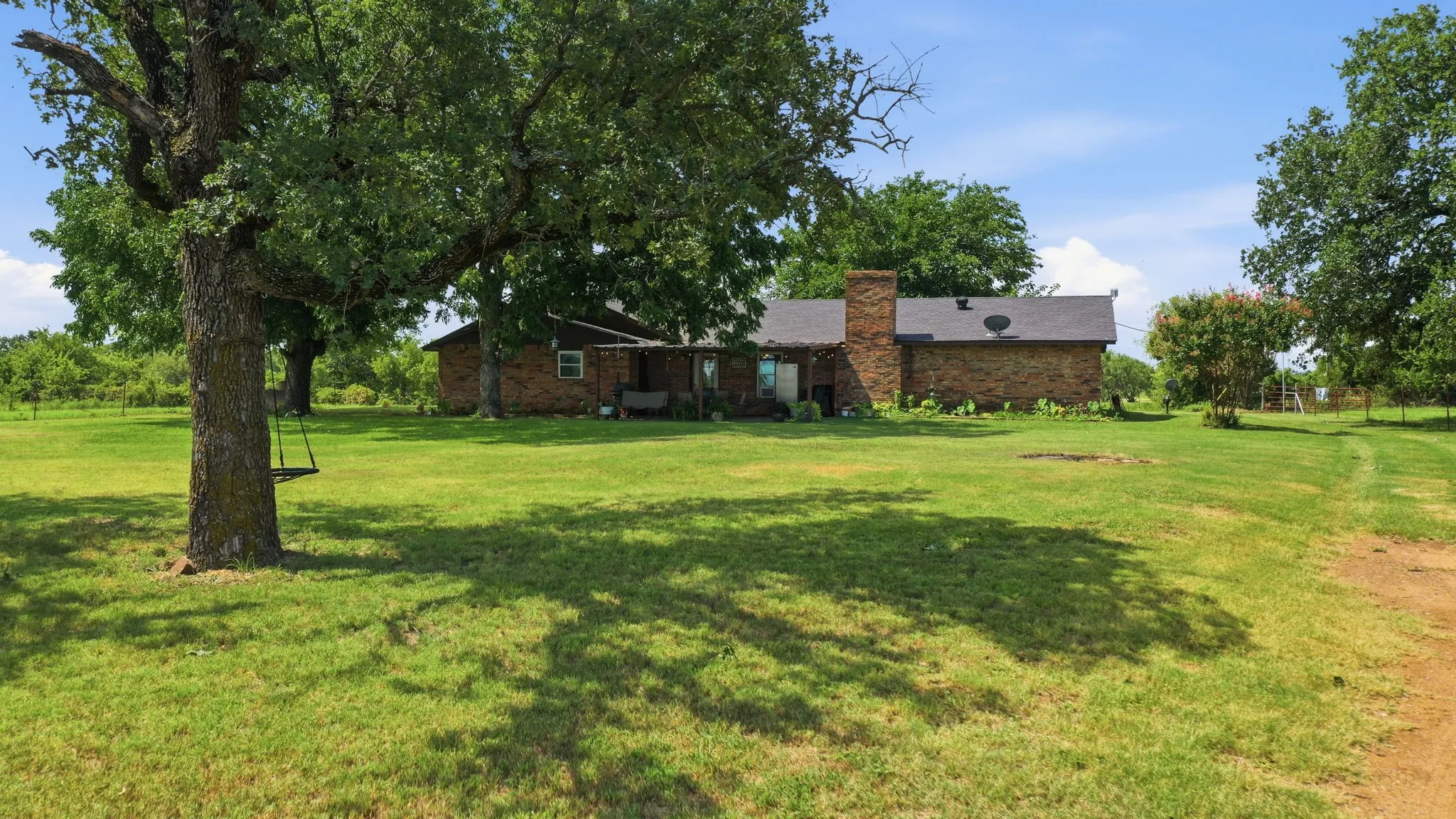 Single Family Residence For Sale in Comanche County , 270 County Road 425, De Leon, Texas 76444, 5 Bedroom, 3 Bathroom, Garage spaces, 2,348 Sqft, built in 1930, mls#21323408, Real Estate Agent in De Leon, Homes For Sale in Comanche county, Homes For Sale in De Leon, Realtor in De Leon Texas, Real Estate Brokerage Independent Realty Texas, Luminita Cordes Realtor