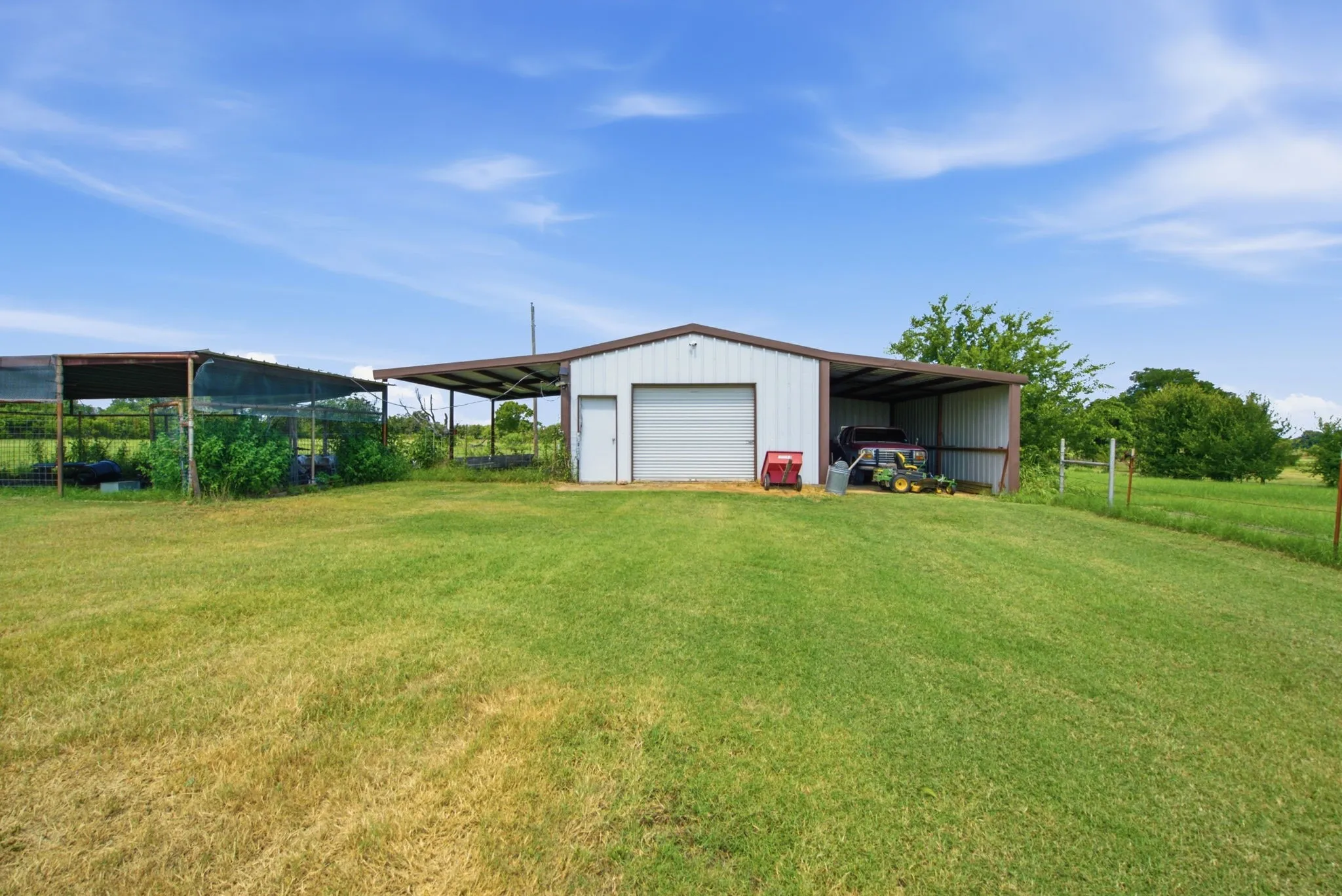 Single Family Residence For Sale in Comanche County , 270 County Road 425, De Leon, Texas 76444, 5 Bedroom, 3 Bathroom, Garage spaces, 2,348 Sqft, built in 1930, mls#21323408, Real Estate Agent in De Leon, Homes For Sale in Comanche county, Homes For Sale in De Leon, Realtor in De Leon Texas, Real Estate Brokerage Independent Realty Texas, Luminita Cordes Realtor