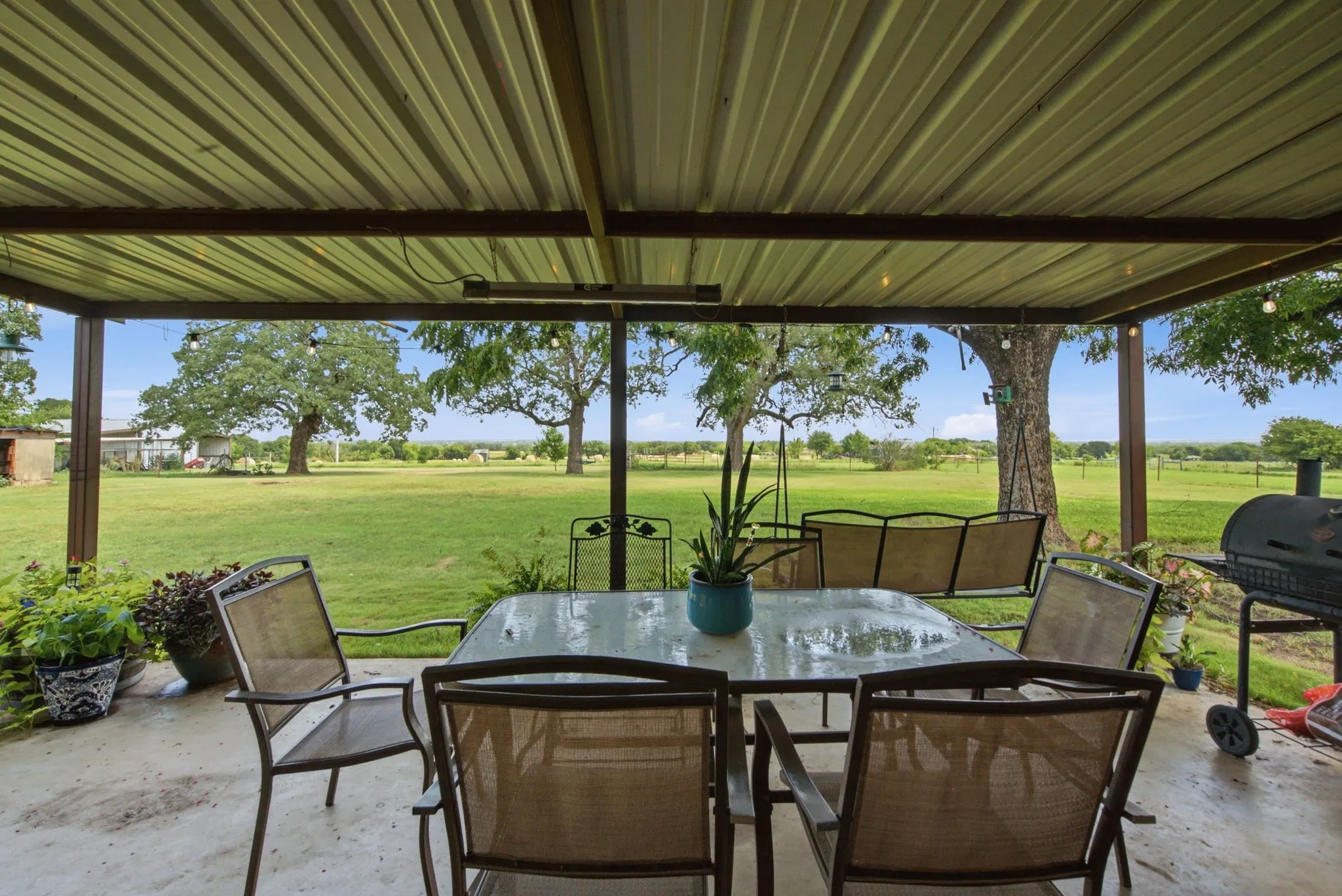 Single Family Residence For Sale in Comanche County , 270 County Road 425, De Leon, Texas 76444, 5 Bedroom, 3 Bathroom, Garage spaces, 2,348 Sqft, built in 1930, mls#21323408, Real Estate Agent in De Leon, Homes For Sale in Comanche county, Homes For Sale in De Leon, Realtor in De Leon Texas, Real Estate Brokerage Independent Realty Texas, Luminita Cordes Realtor