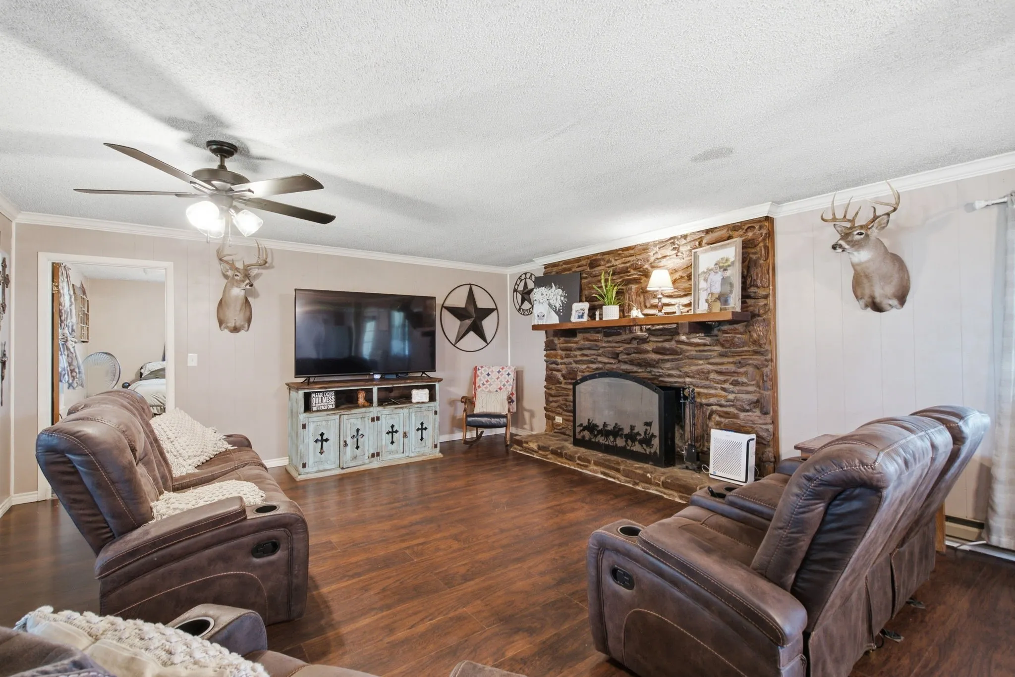 Single Family Residence For Sale in Comanche County , 270 County Road 425, De Leon, Texas 76444, 5 Bedroom, 3 Bathroom, Garage spaces, 2,348 Sqft, built in 1930, mls#21323408, Real Estate Agent in De Leon, Homes For Sale in Comanche county, Homes For Sale in De Leon, Realtor in De Leon Texas, Real Estate Brokerage Independent Realty Texas, Luminita Cordes Realtor