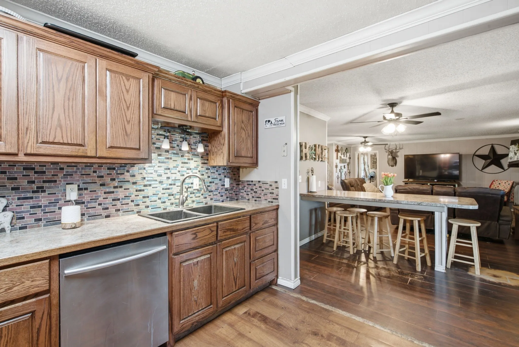 Single Family Residence For Sale in Comanche County , 270 County Road 425, De Leon, Texas 76444, 5 Bedroom, 3 Bathroom, Garage spaces, 2,348 Sqft, built in 1930, mls#21323408, Real Estate Agent in De Leon, Homes For Sale in Comanche county, Homes For Sale in De Leon, Realtor in De Leon Texas, Real Estate Brokerage Independent Realty Texas, Luminita Cordes Realtor
