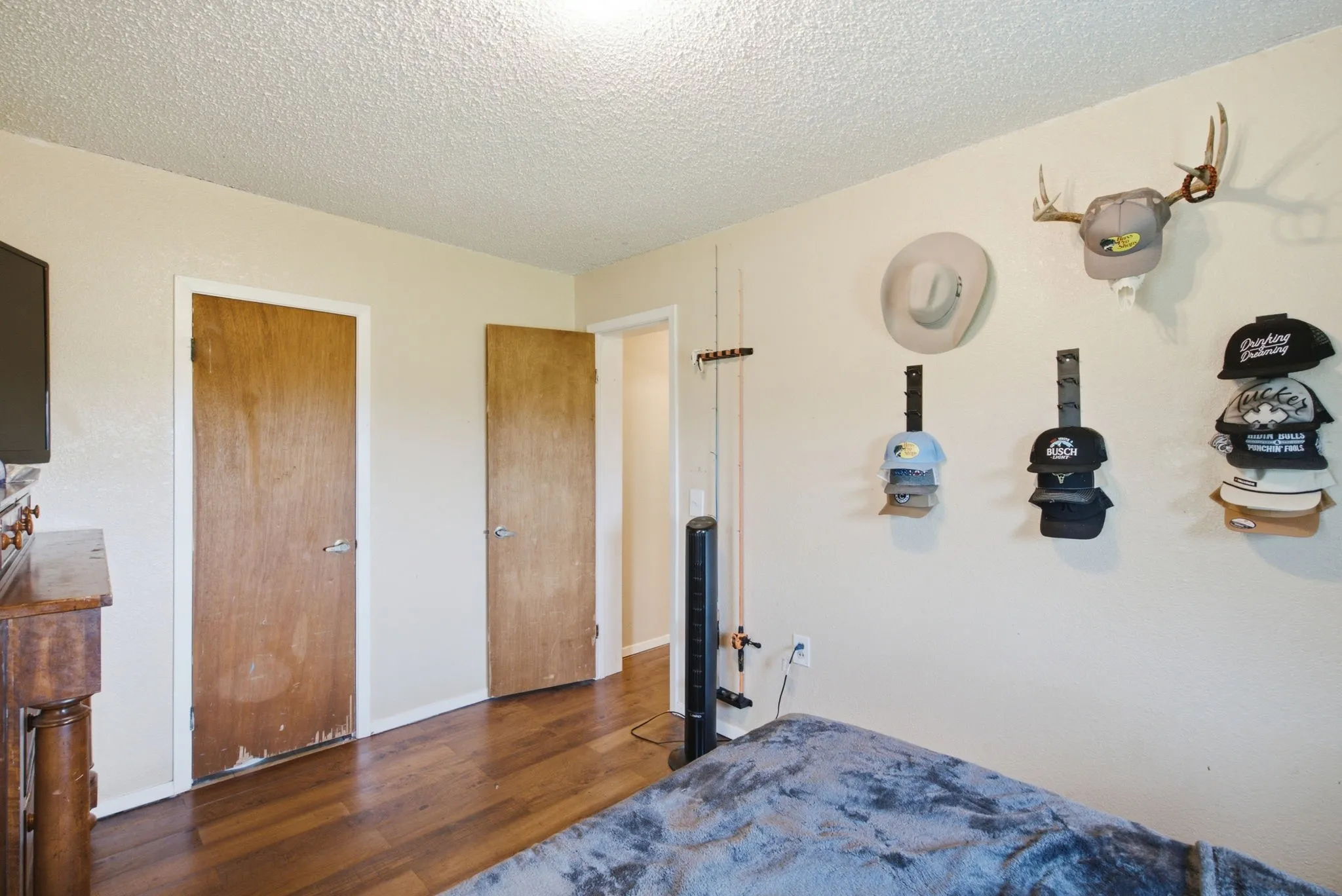 Single Family Residence For Sale in Comanche County , 270 County Road 425, De Leon, Texas 76444, 5 Bedroom, 3 Bathroom, Garage spaces, 2,348 Sqft, built in 1930, mls#21323408, Real Estate Agent in De Leon, Homes For Sale in Comanche county, Homes For Sale in De Leon, Realtor in De Leon Texas, Real Estate Brokerage Independent Realty Texas, Luminita Cordes Realtor