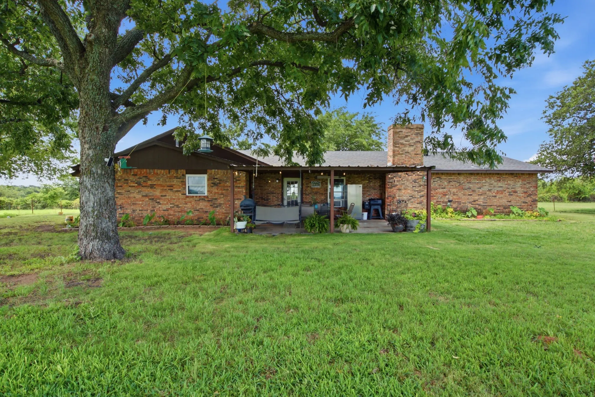 Single Family Residence For Sale in Comanche County , 270 County Road 425, De Leon, Texas 76444, 5 Bedroom, 3 Bathroom, Garage spaces, 2,348 Sqft, built in 1930, mls#21323408, Real Estate Agent in De Leon, Homes For Sale in Comanche county, Homes For Sale in De Leon, Realtor in De Leon Texas, Real Estate Brokerage Independent Realty Texas, Luminita Cordes Realtor
